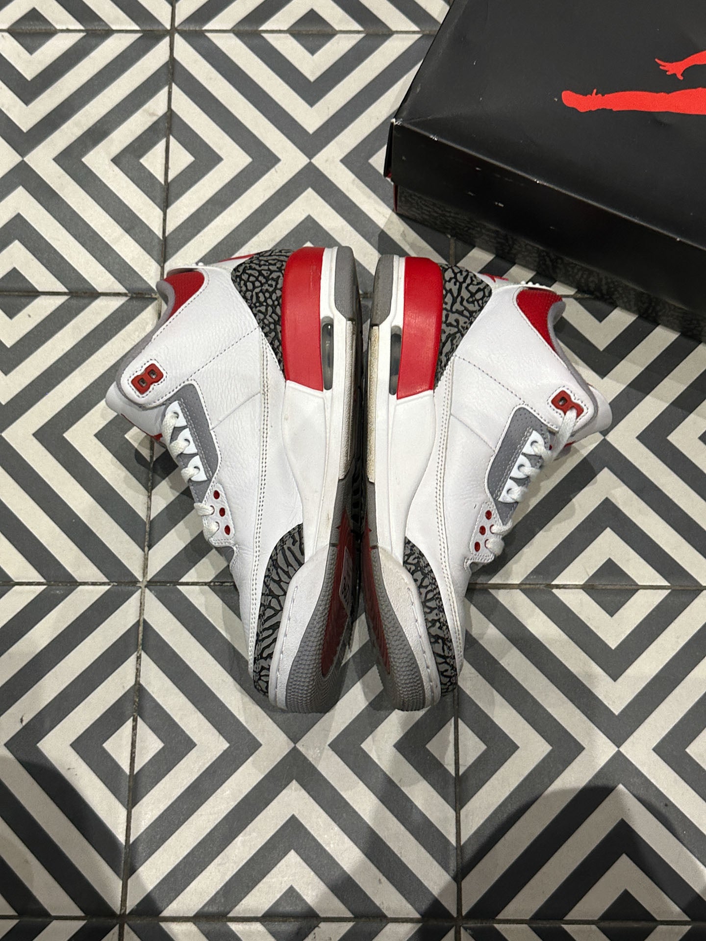 Jordan 3 Fire Red (Taille 42)