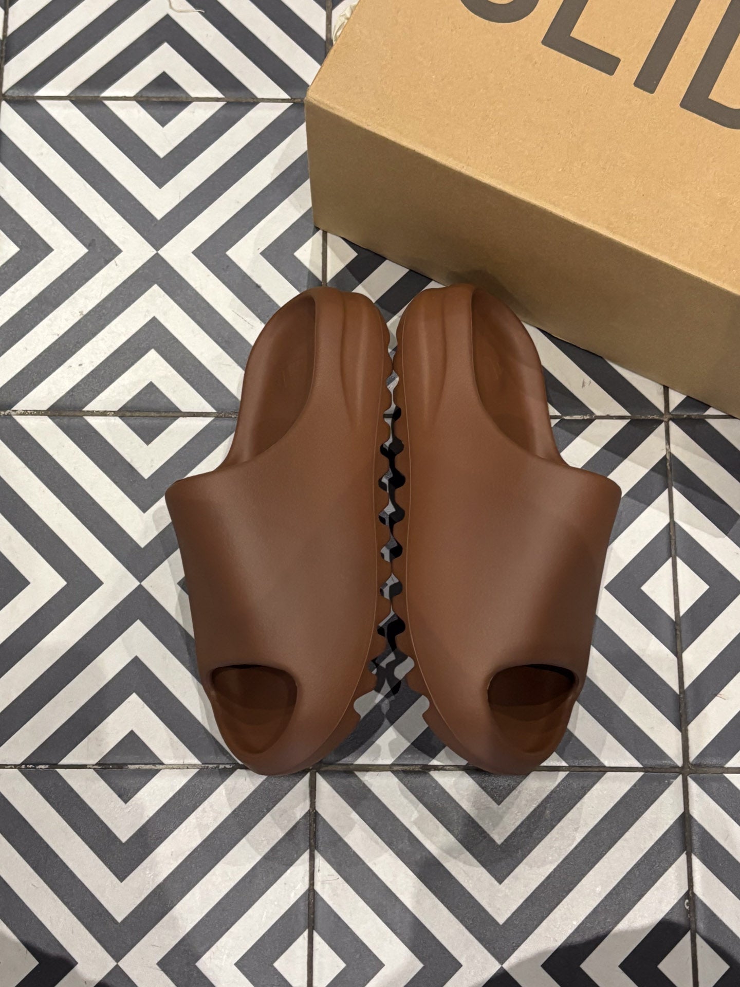 Yeezy Slide Flax (Taille 40,5)