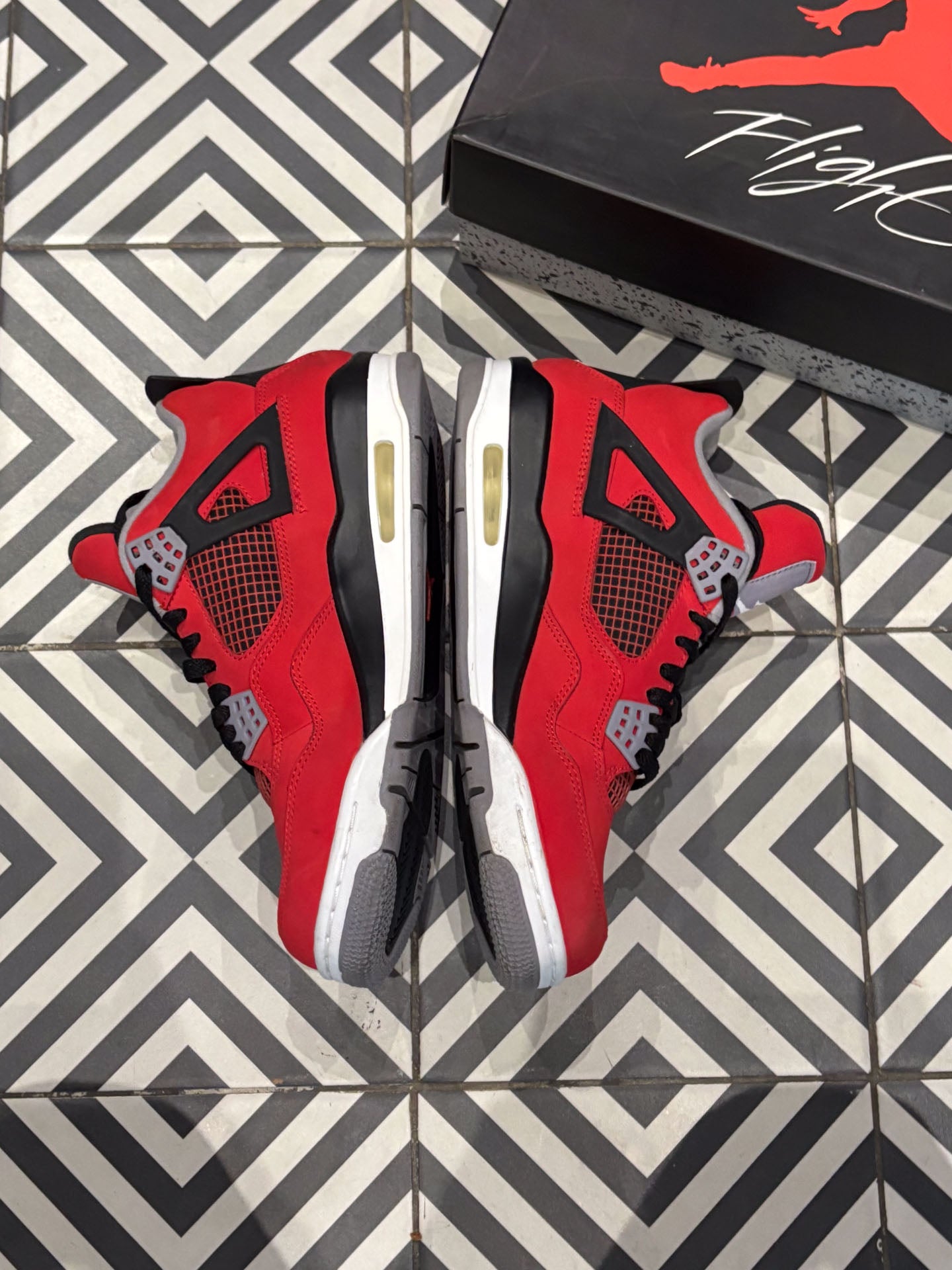 Jordan 4 Toro Bravo (Taille 42)