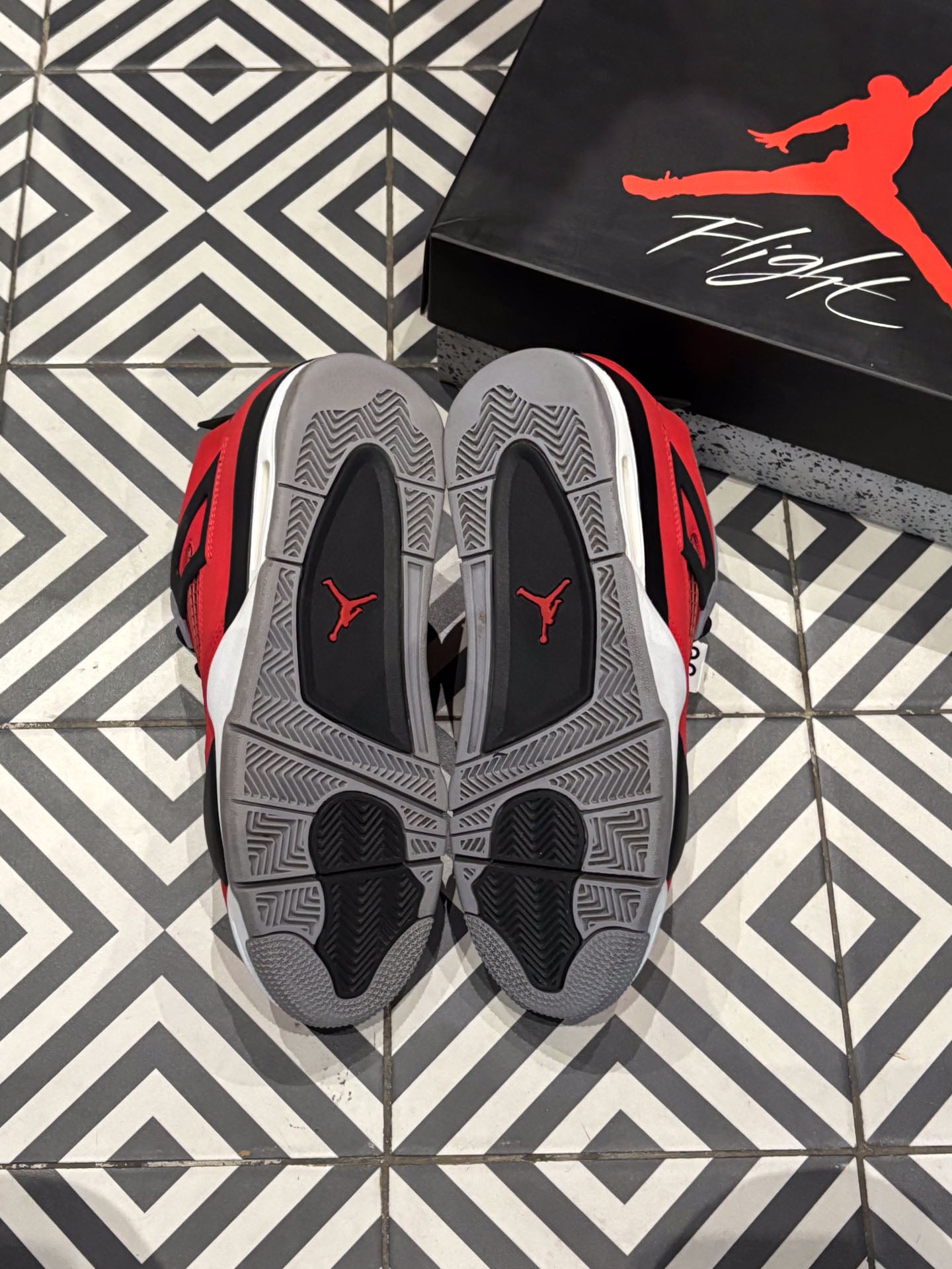 Jordan 4 Toro Bravo (Taille 42)