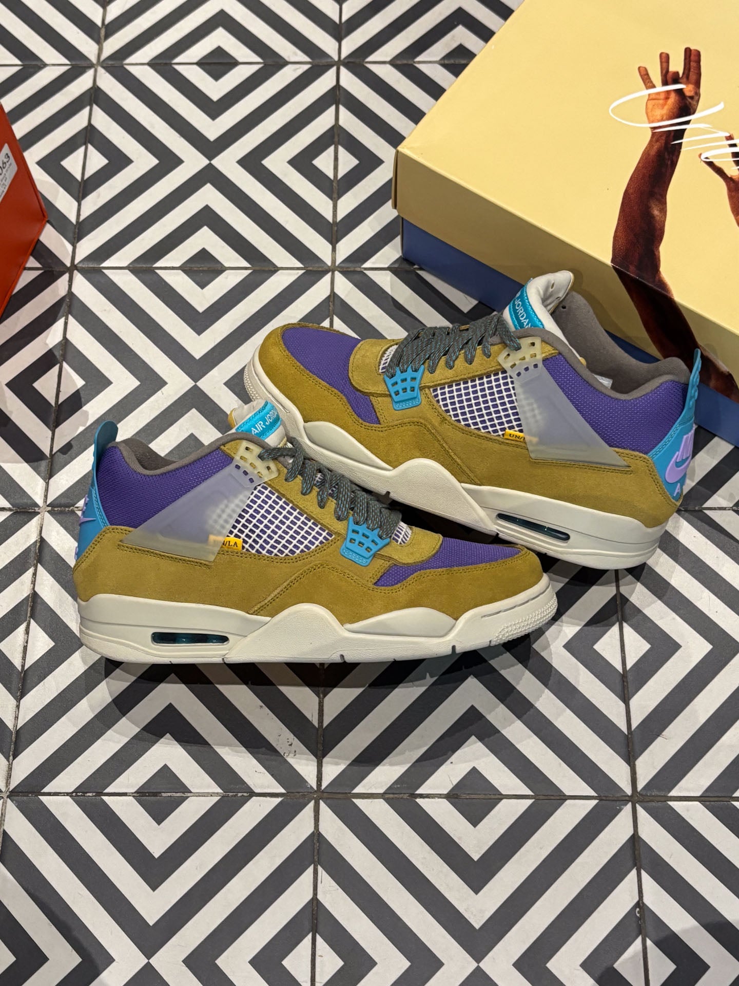Jordan 4 Union Desert Moss (Taille 45)