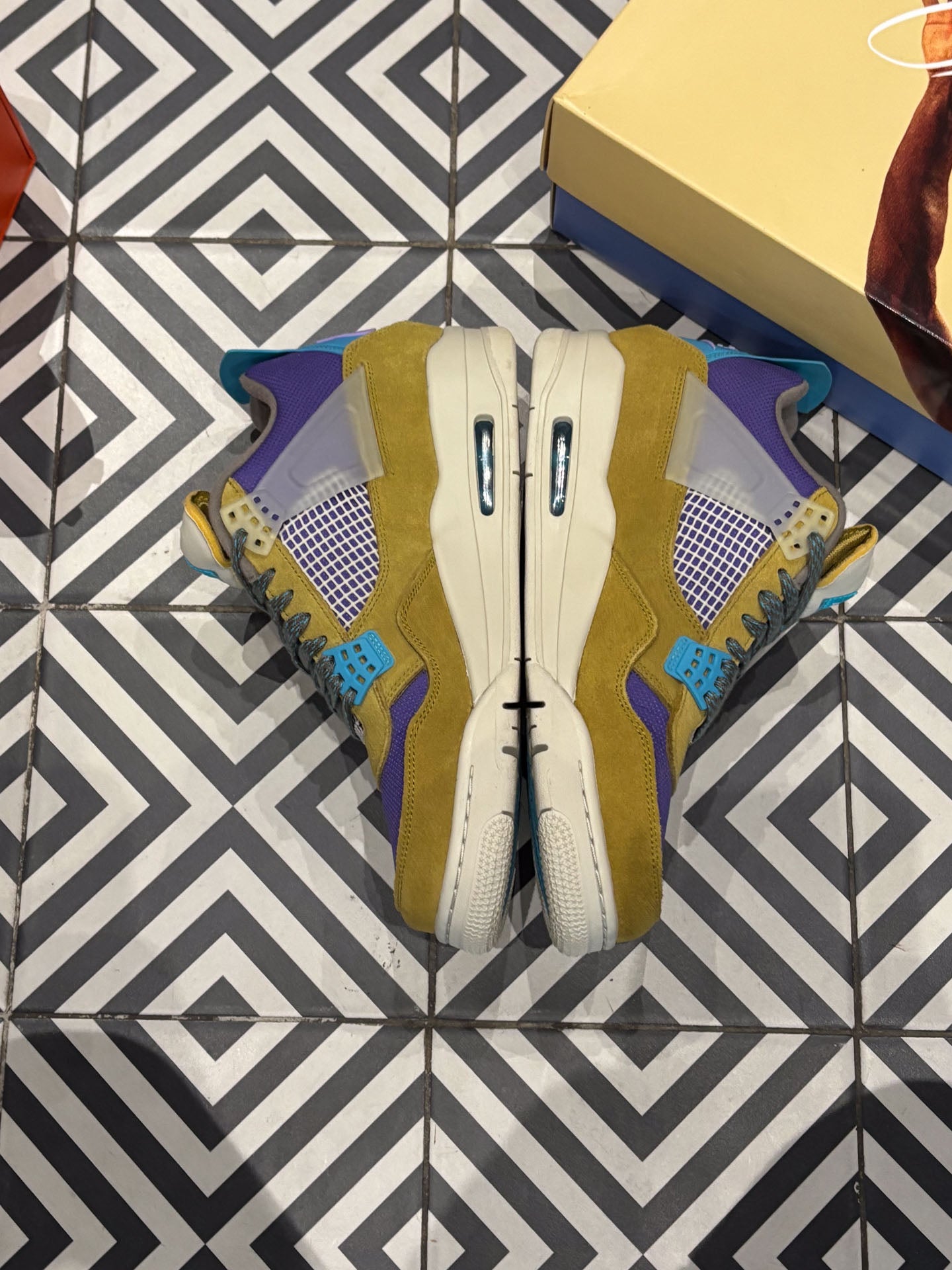 Jordan 4 Union Desert Moss (Taille 45)