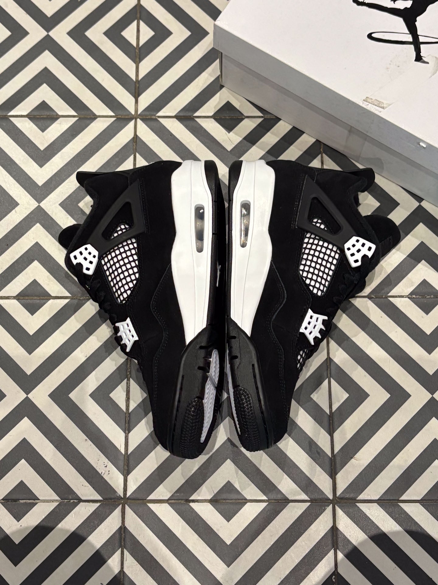Jordan 4 White Thunder (Taille 42,5)