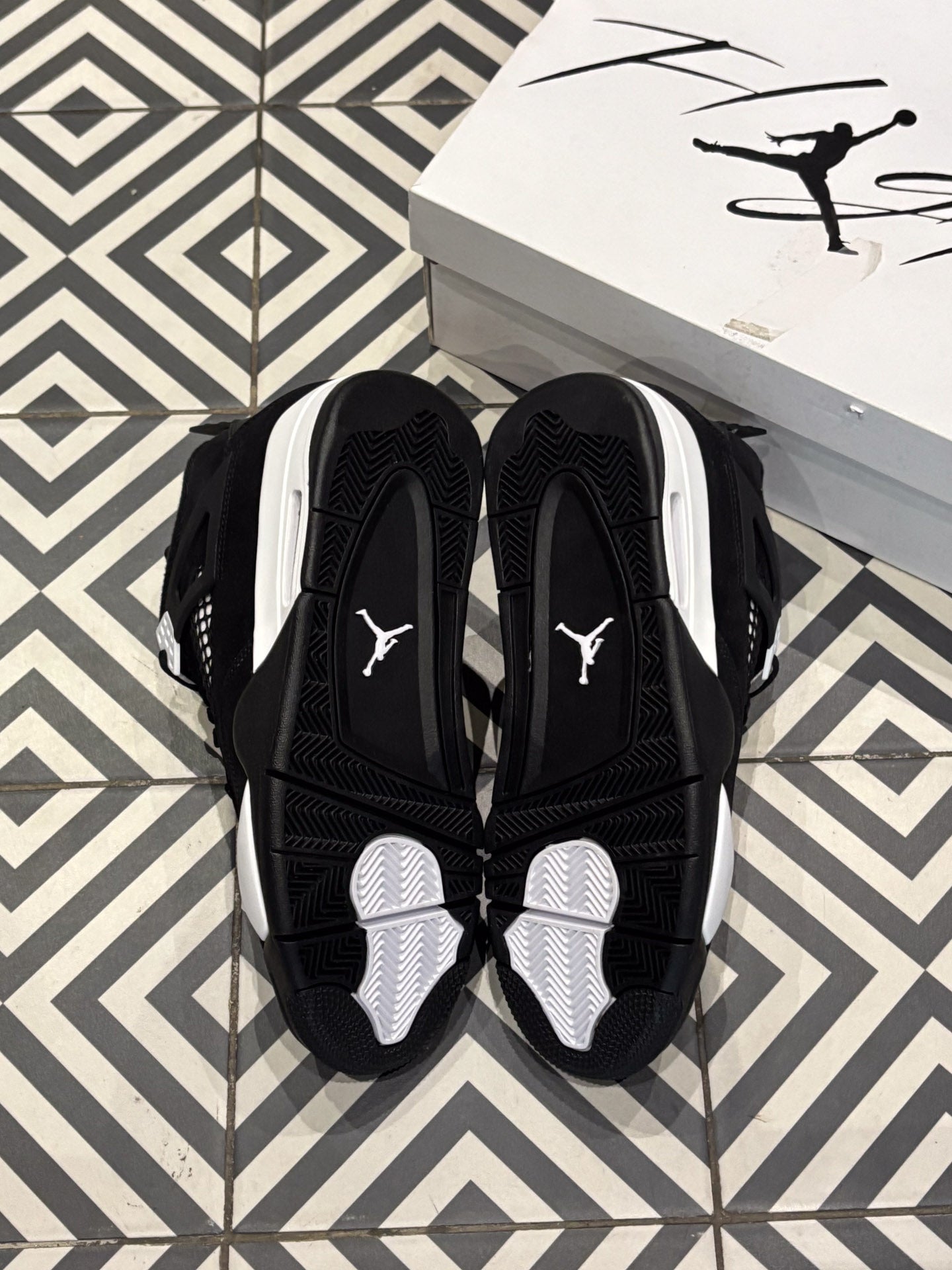 Jordan 4 White Thunder (Taille 42,5)