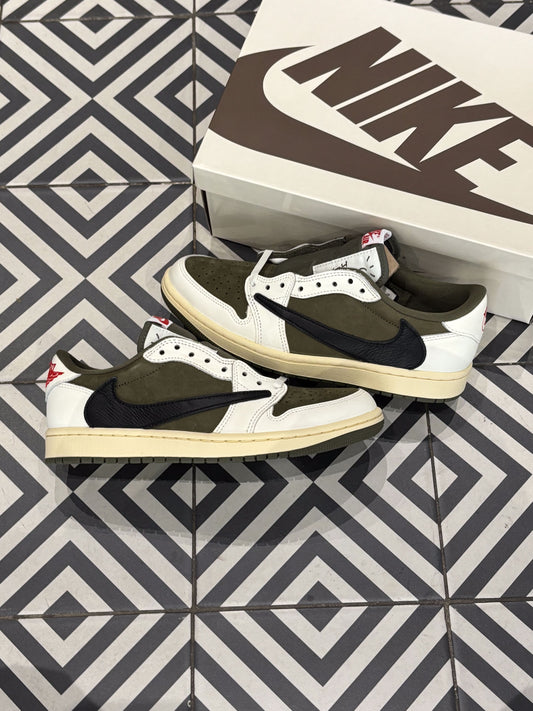 Jordan 1 Low Travis Scott Medium Olive (Taille 40)