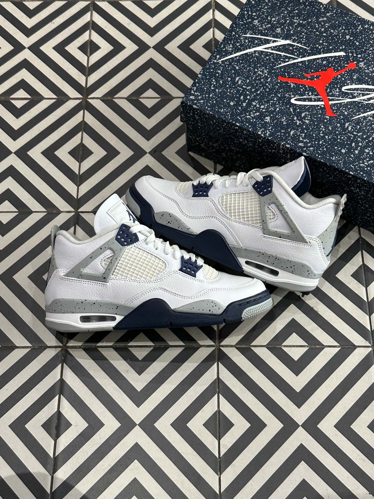 Jordan 4 Midnight Navy (Taille 42,5)