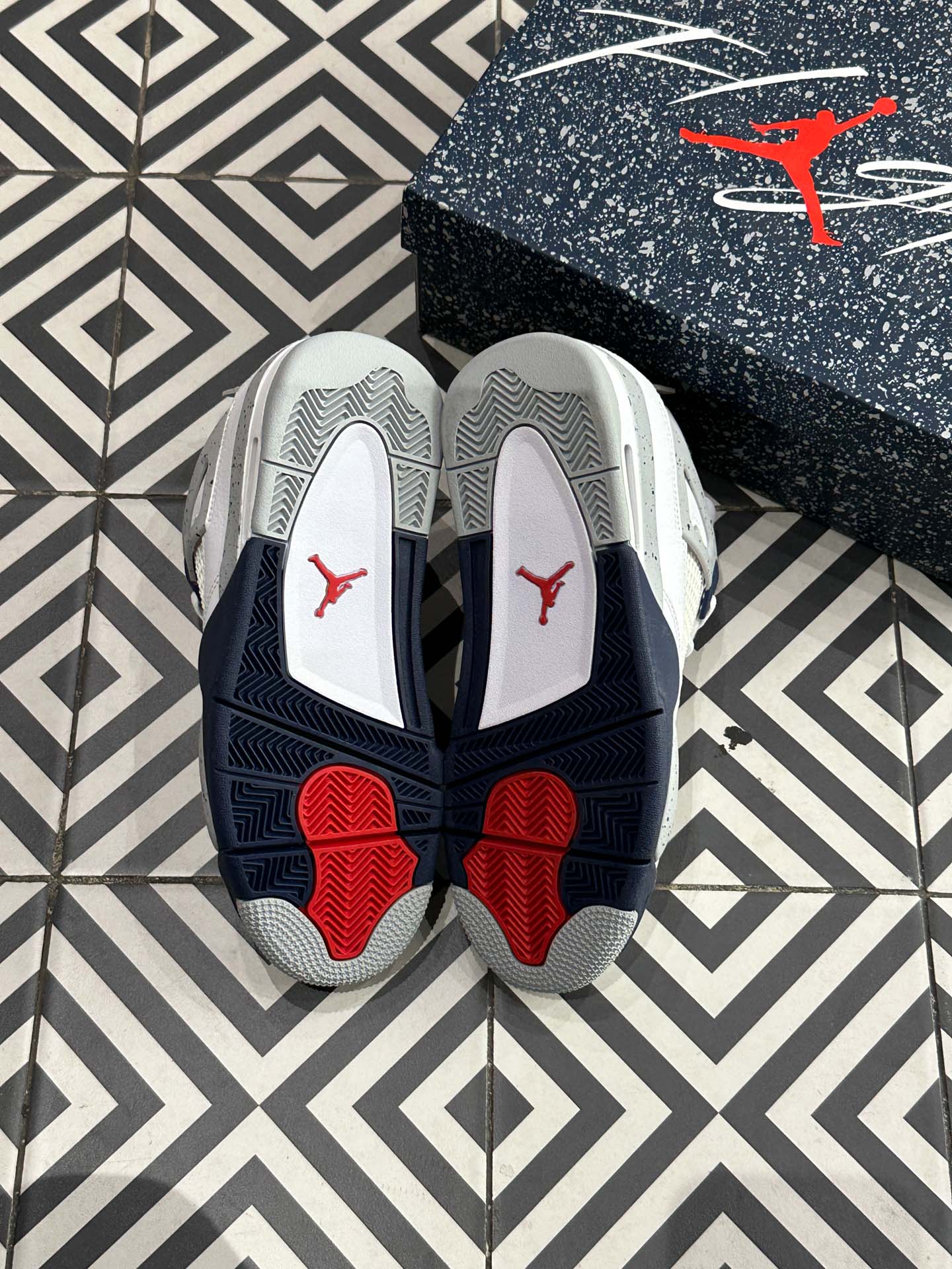 Jordan 4 Midnight Navy (Taille 42,5)
