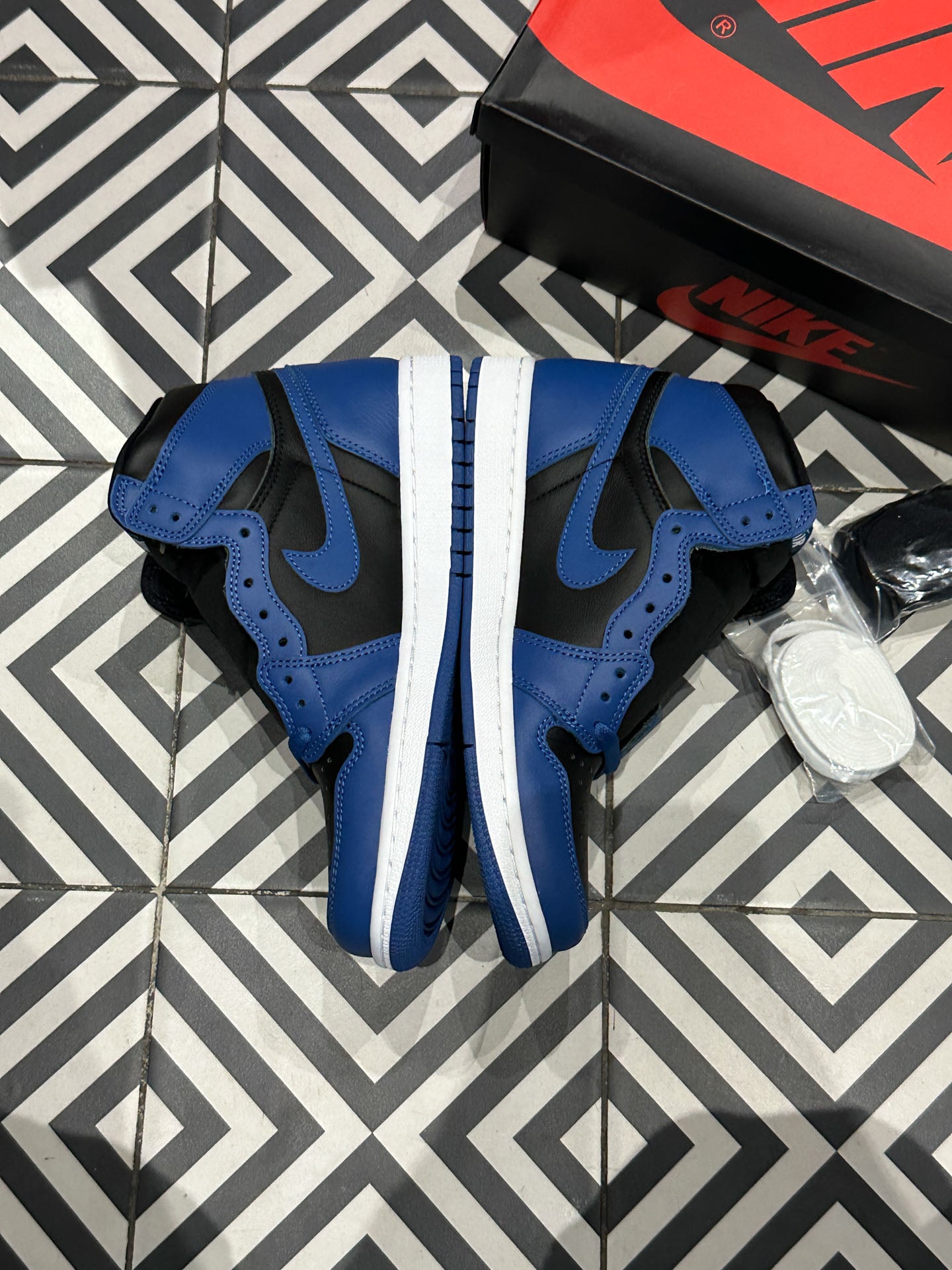 Jordan 1 High Marina Blue (Taille 41)