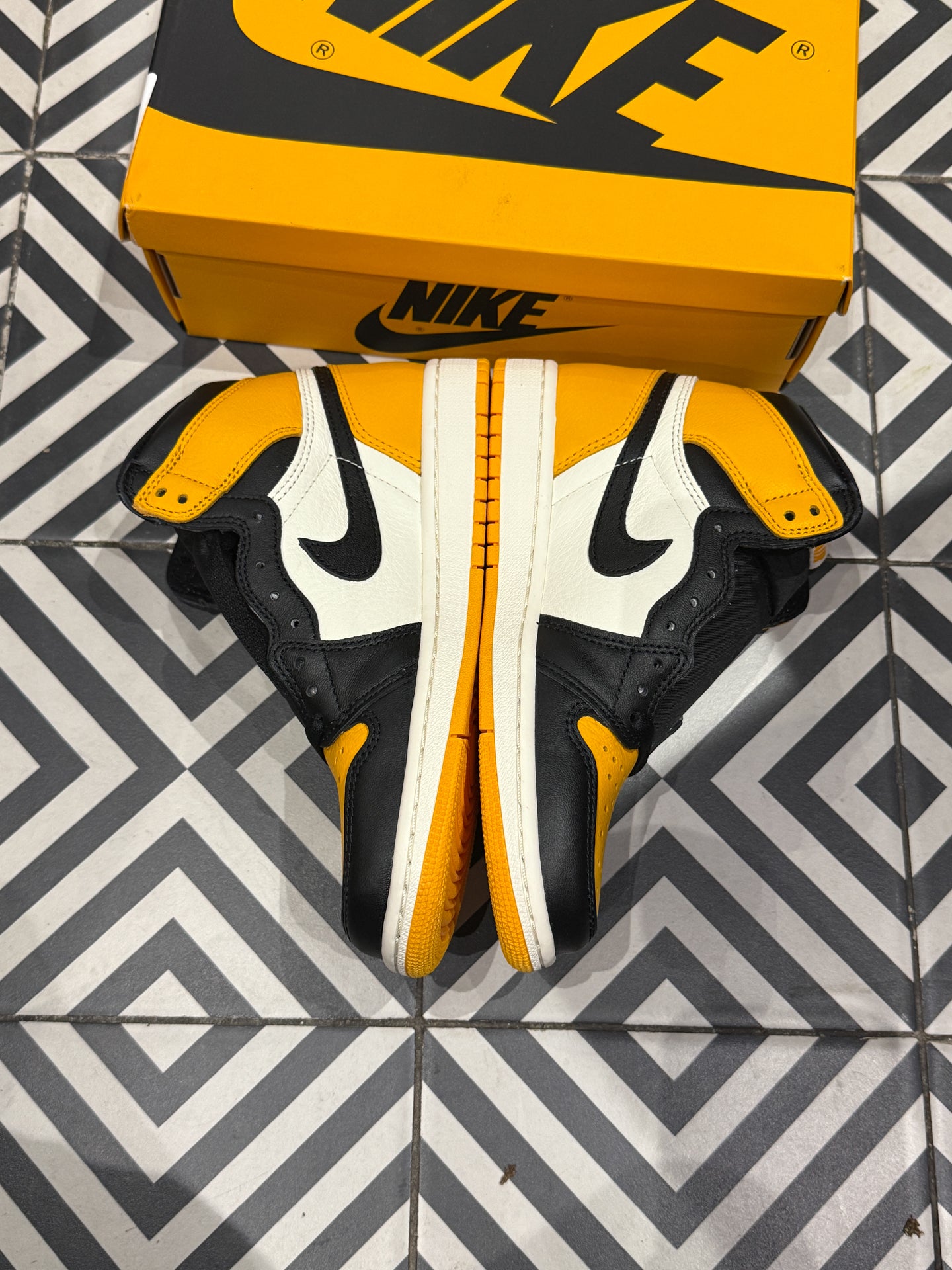 Jordan 1 Taxi (Taille 37,5)