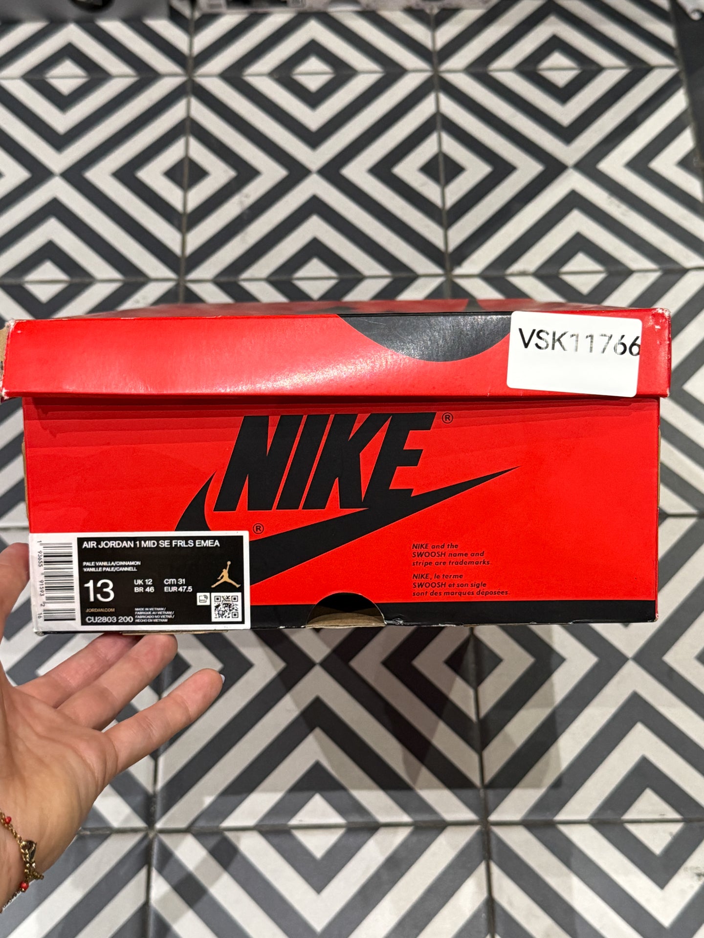 Jordan 1 Mid Maison Château Rouge (Taille 47,5)