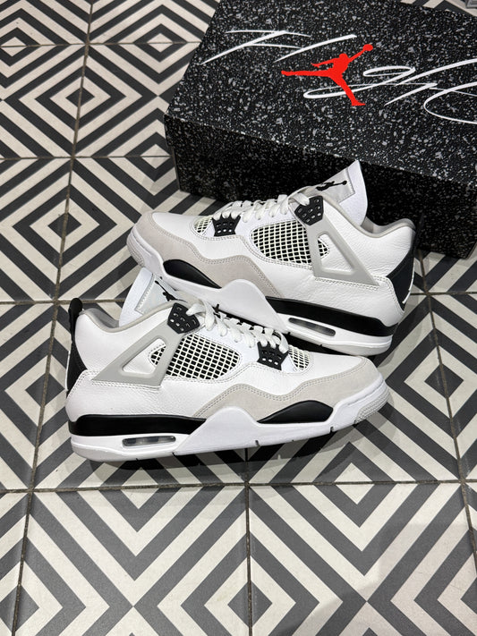 Jordan 4 Military Black (Taille 41)