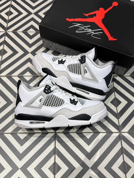 Jordan 4 Military Black GS (Taille 37,5)