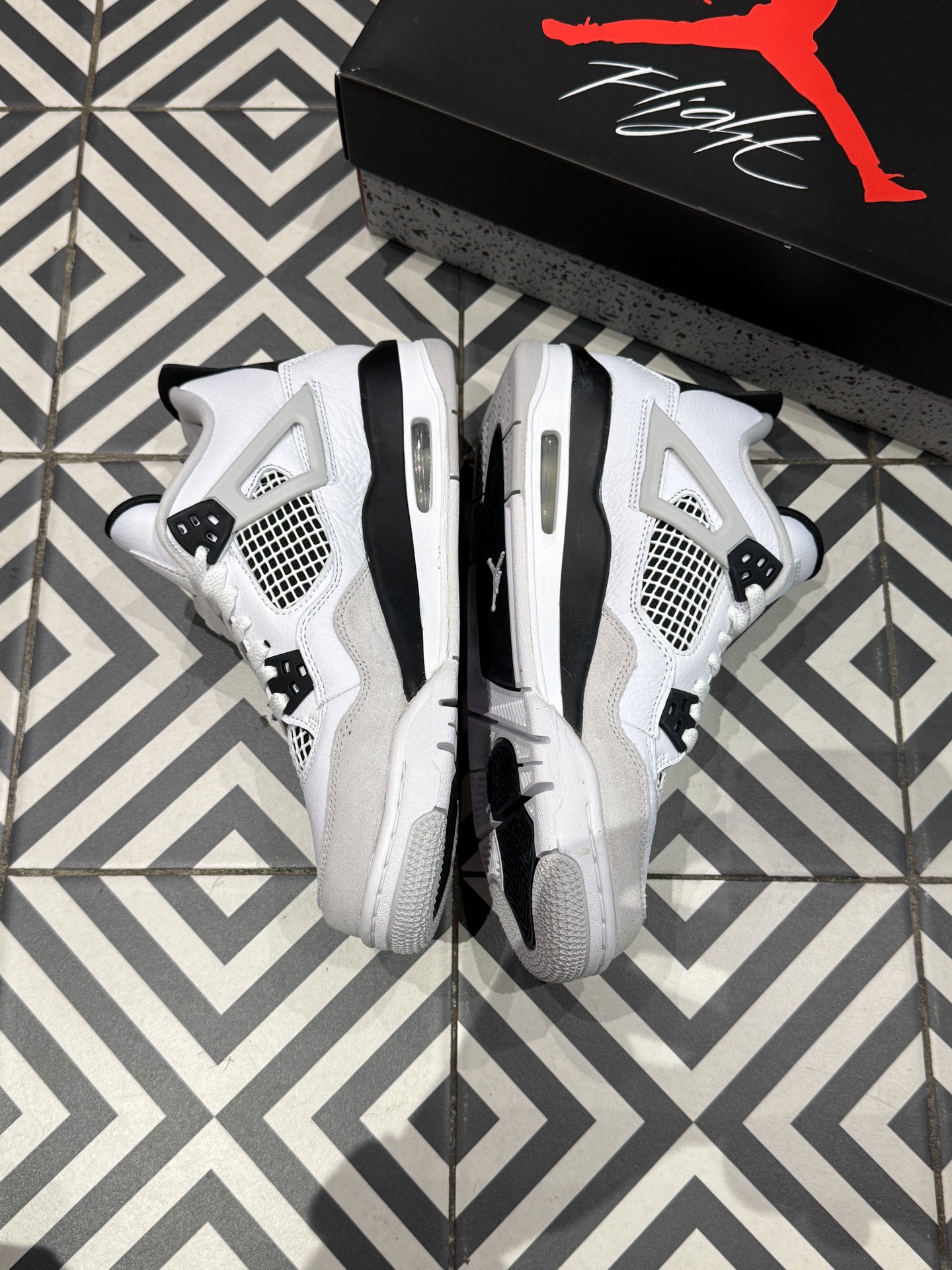Jordan 4 Military Black GS (Taille 37,5)