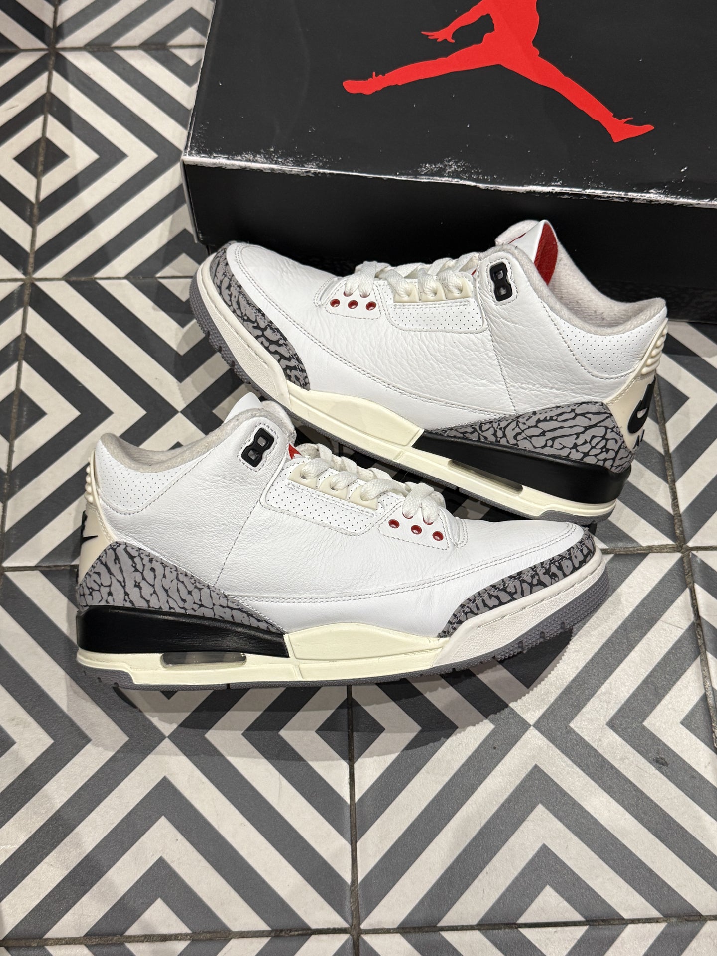Jordan 3 White Cement Reimagined (Taille 41)