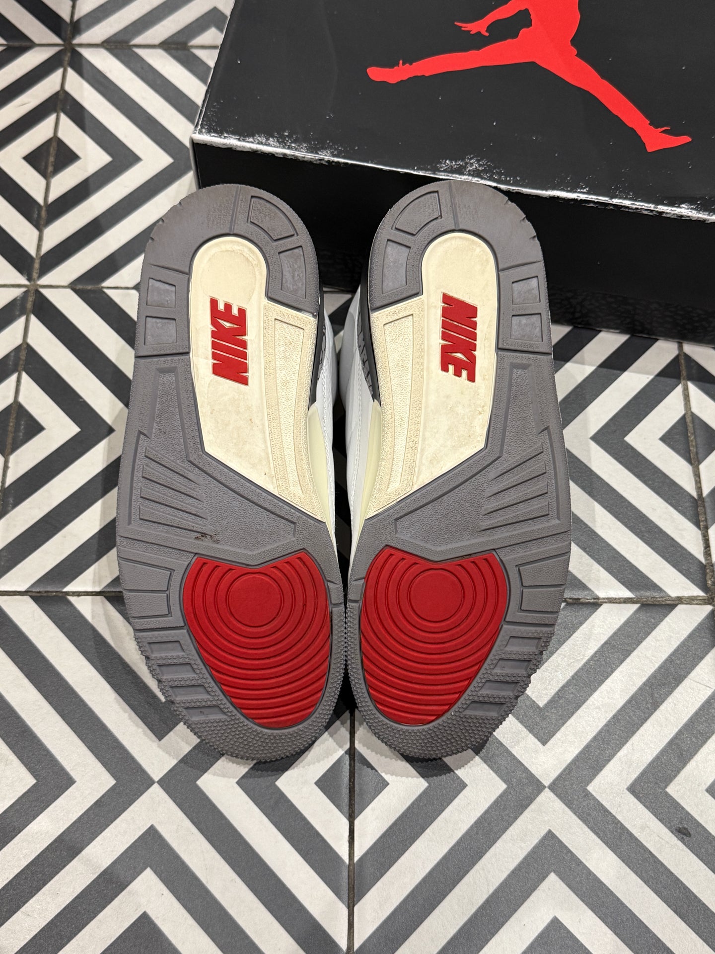 Jordan 3 White Cement Reimagined (Taille 41)