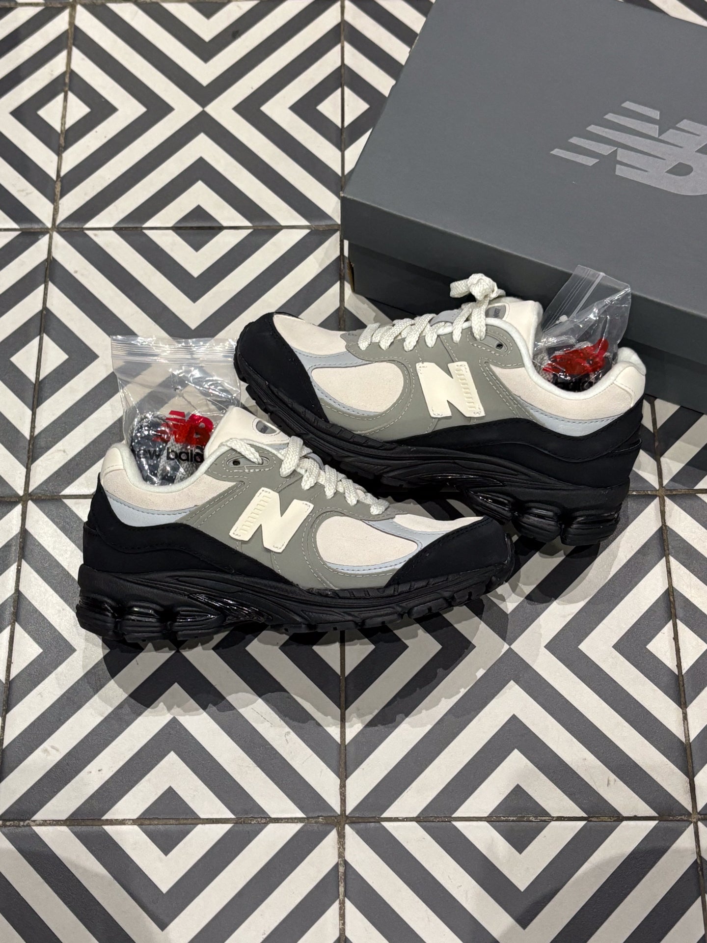 New Balance 2002R The Basement Grey (Taille 37)