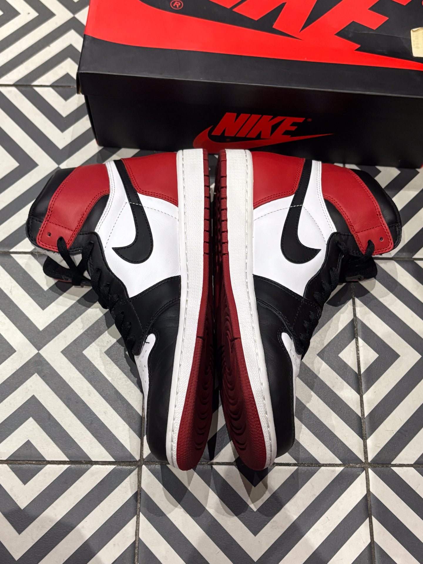 Jordan 1 High Black Toe (Taille 45)