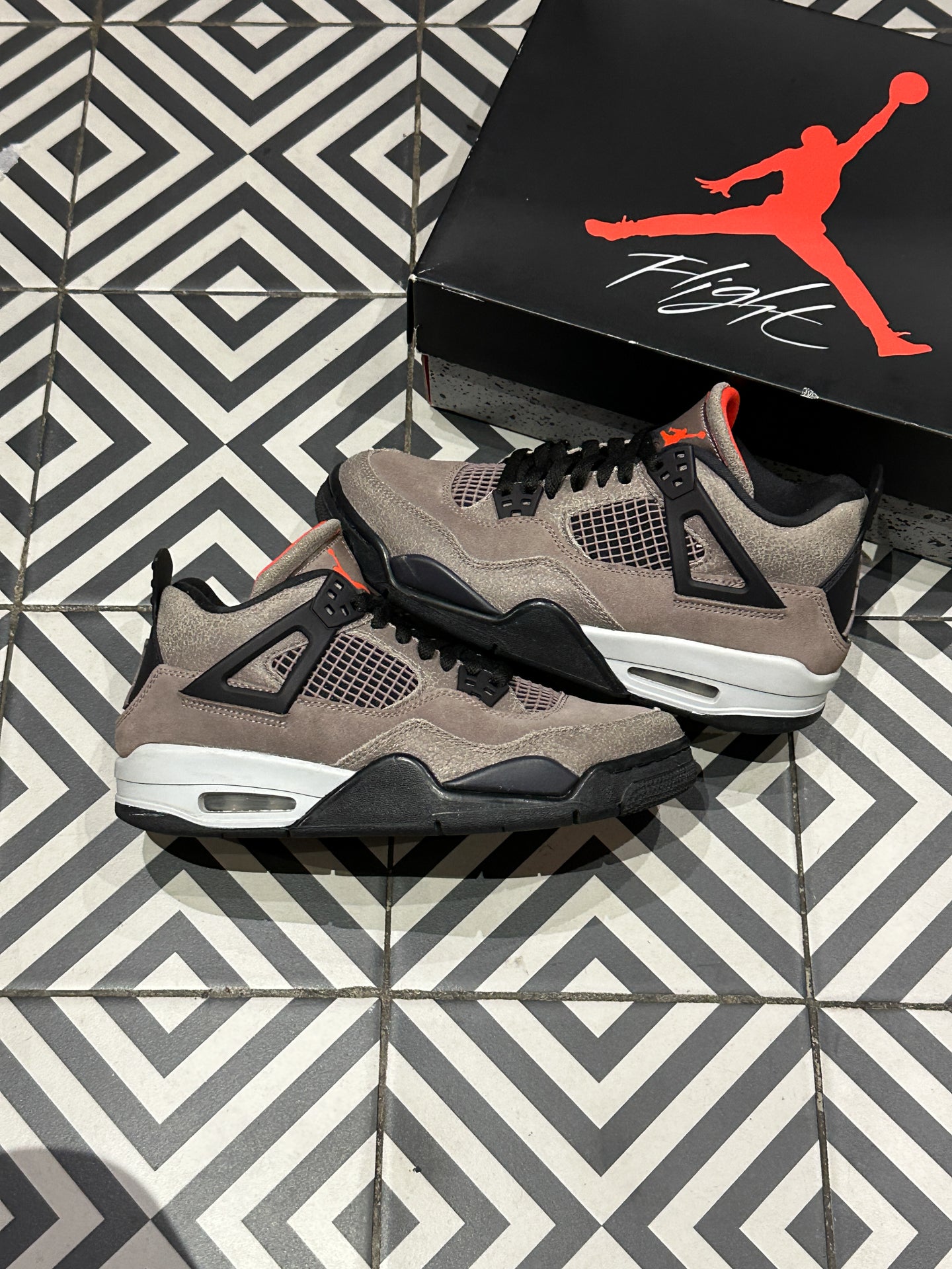 Jordan 4 Taupe Haze GS (Taille 40)