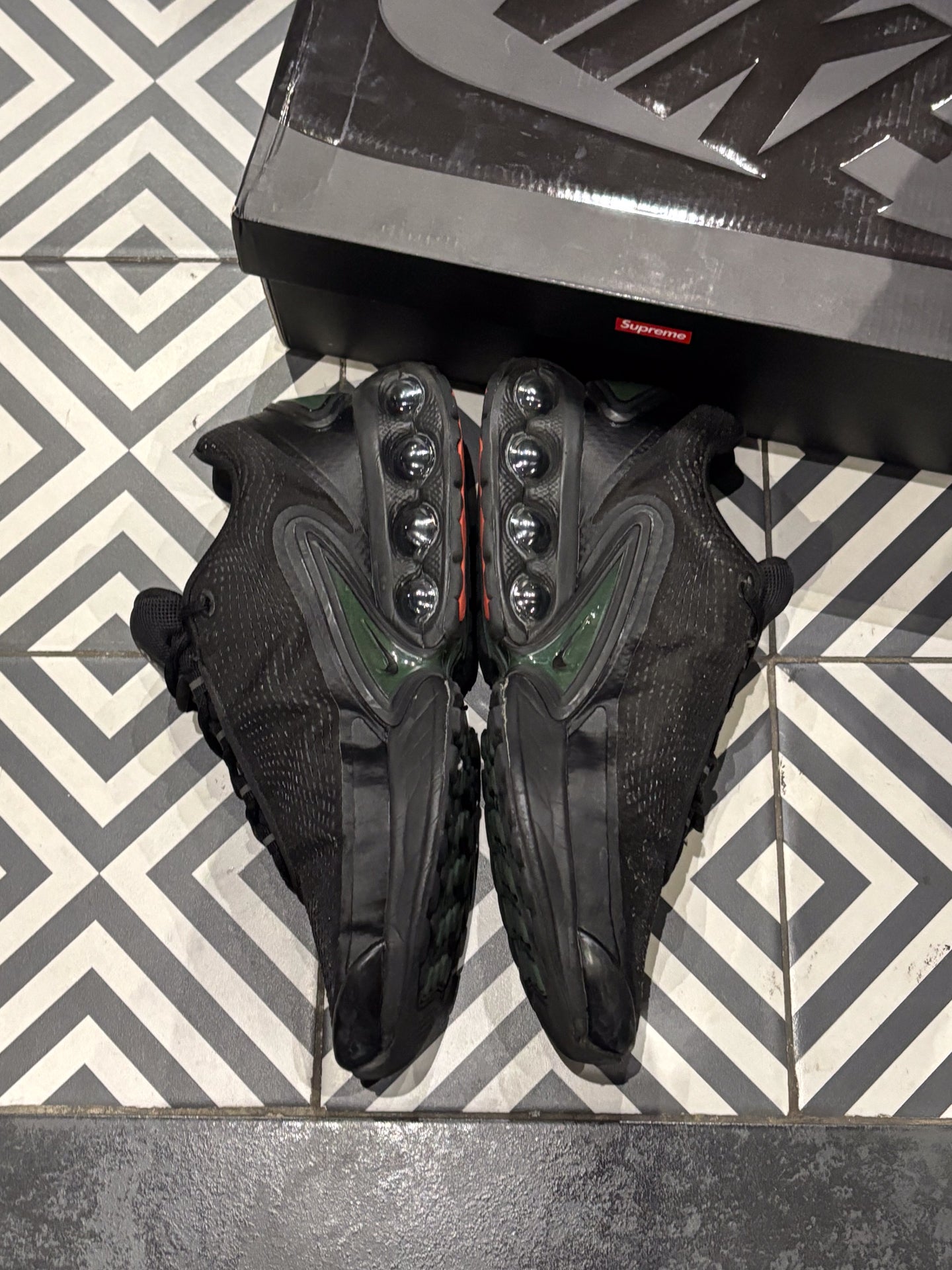 Air max DN Supreme Black (Taille 44)