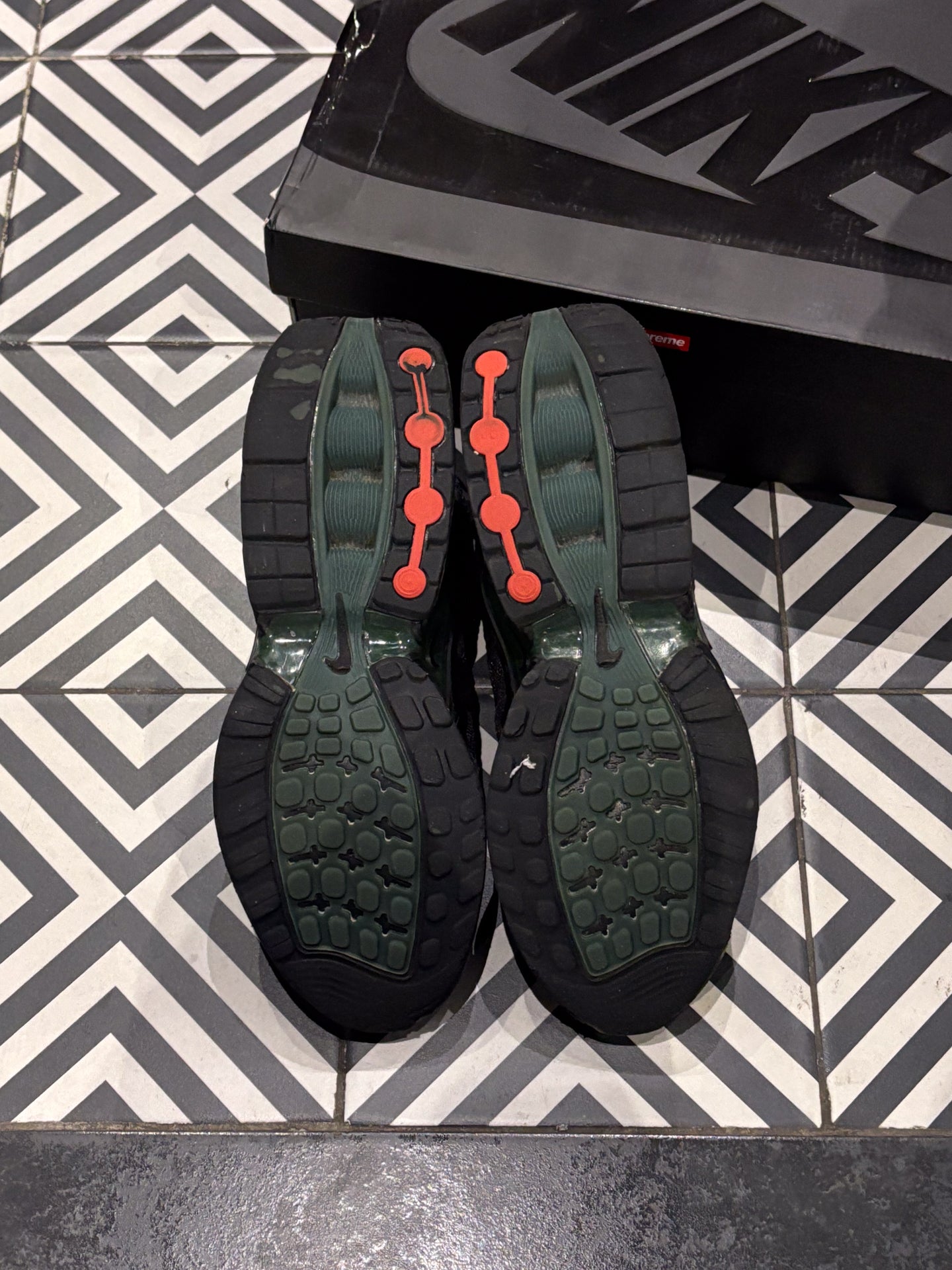 Air max DN Supreme Black (Taille 44)