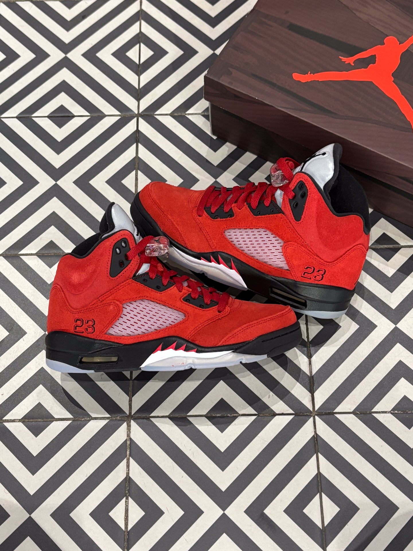 Jordan 5 Raging Bulls (Taille 40)