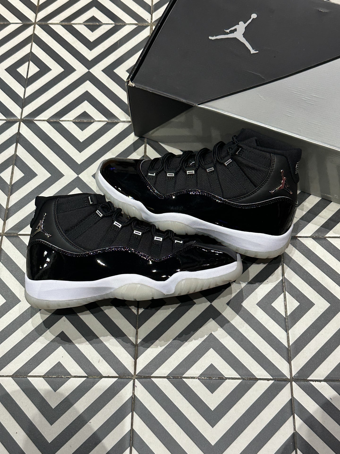 Jordan 11 Jubilee (Taille 41)