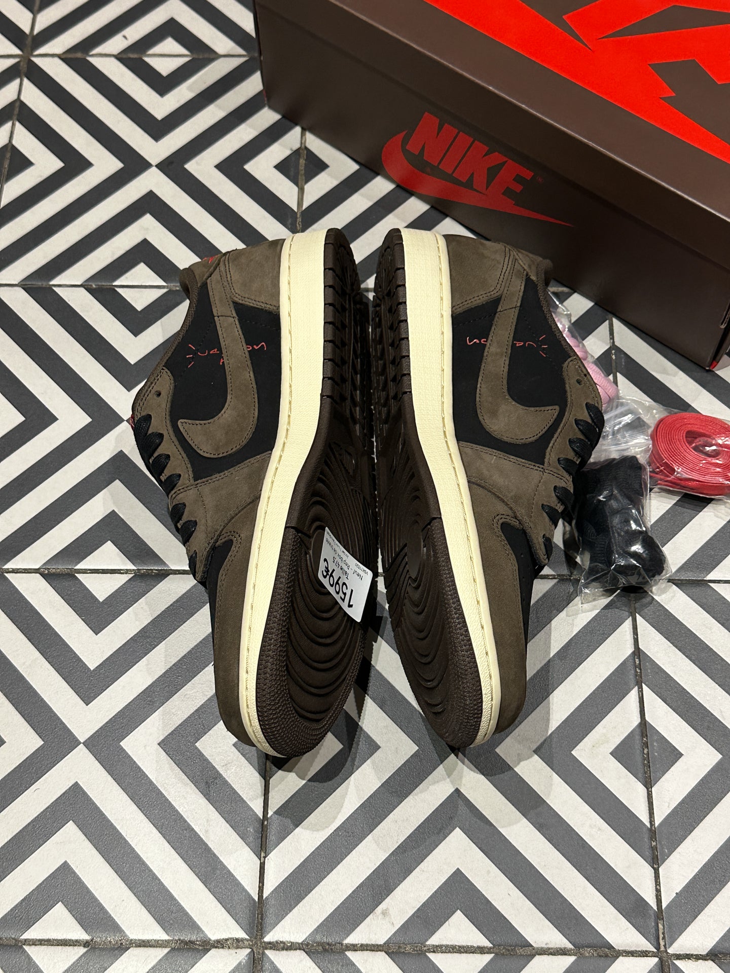 Jordan 1 Low Travis Scott Mocha (Taille 47,5)