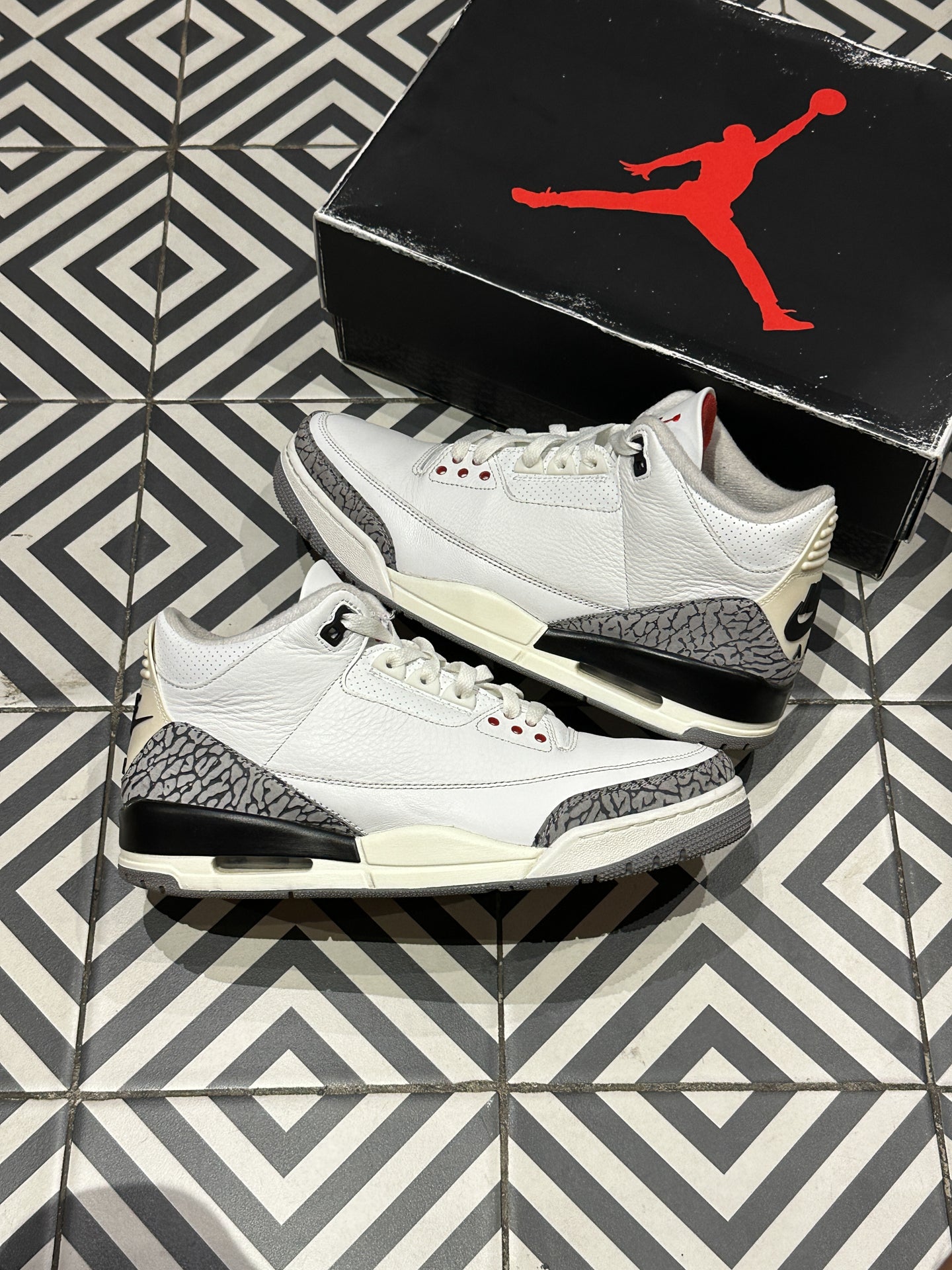 Jordan 3 White Cement Reimagined (Taille 44)