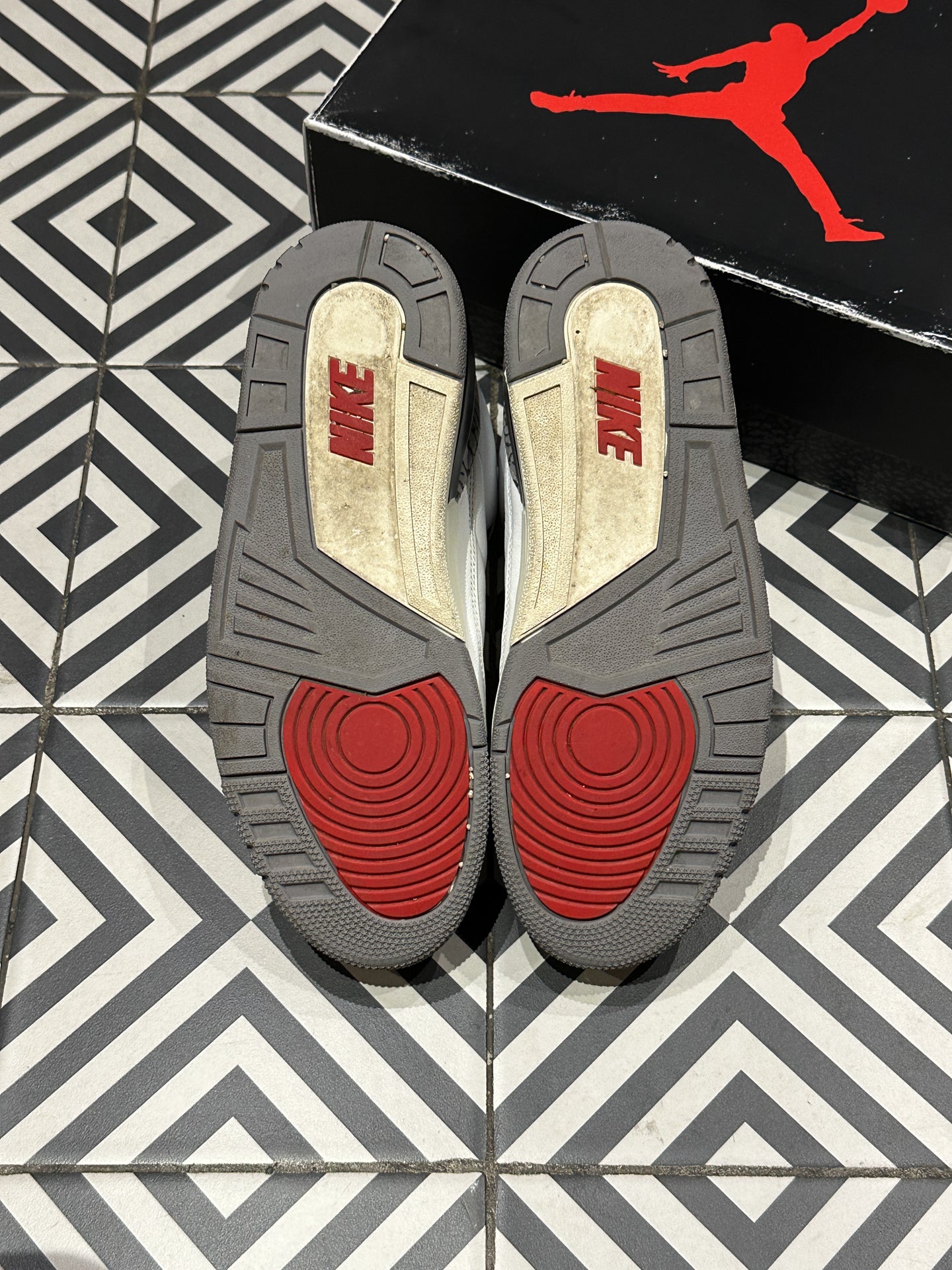 Jordan 3 White Cement Reimagined (Taille 44)