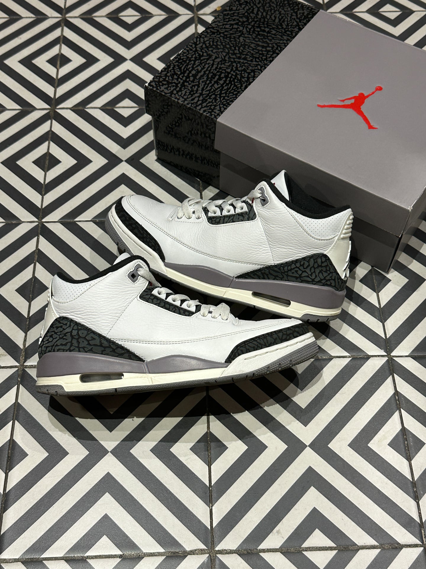 Jordan 3 White Cement (Taille 42)