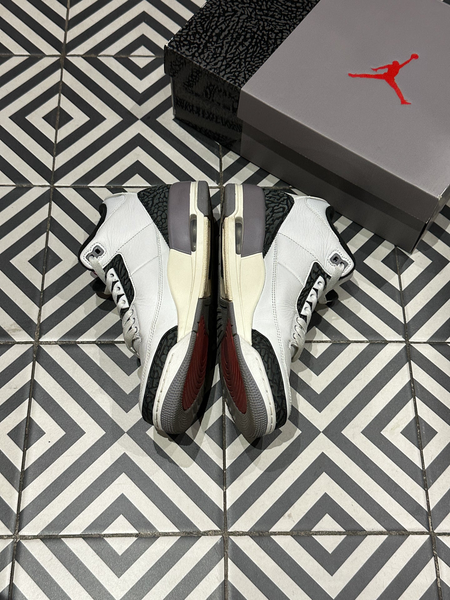 Jordan 3 White Cement (Taille 42)