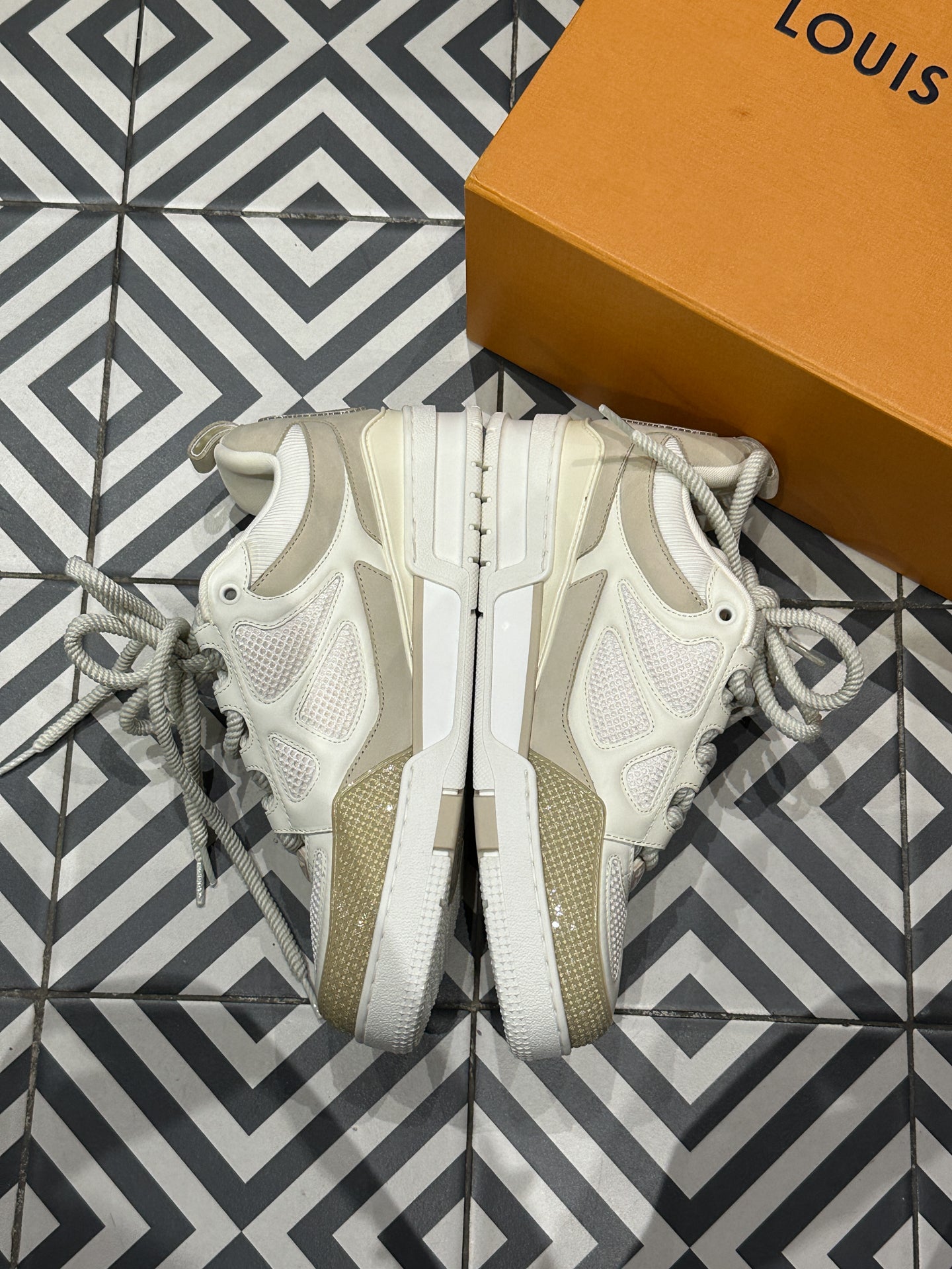 Louis Vuitton Skate Beige (Taille 44)