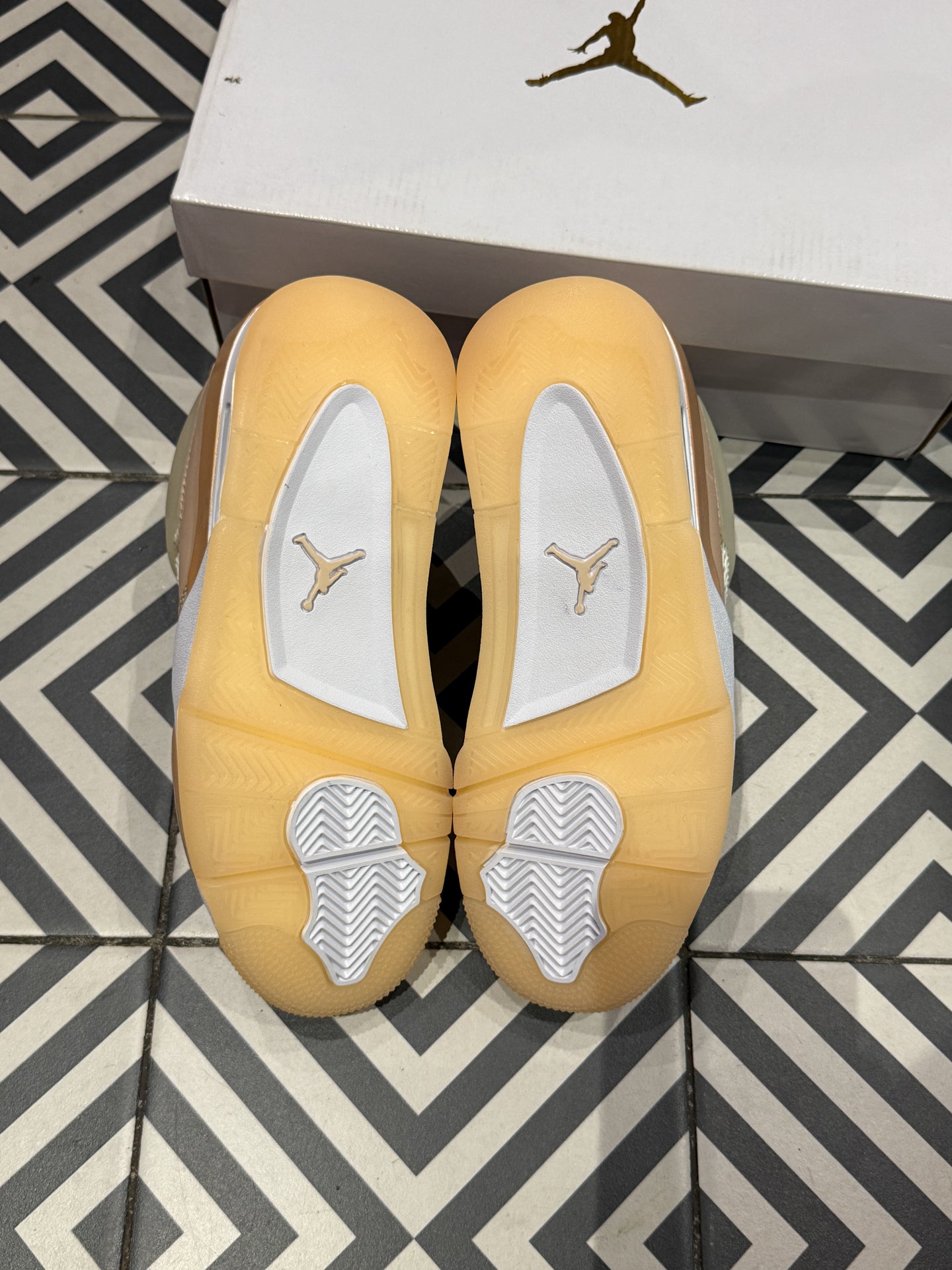 Jordan 4 Shimmer (Taille 36)