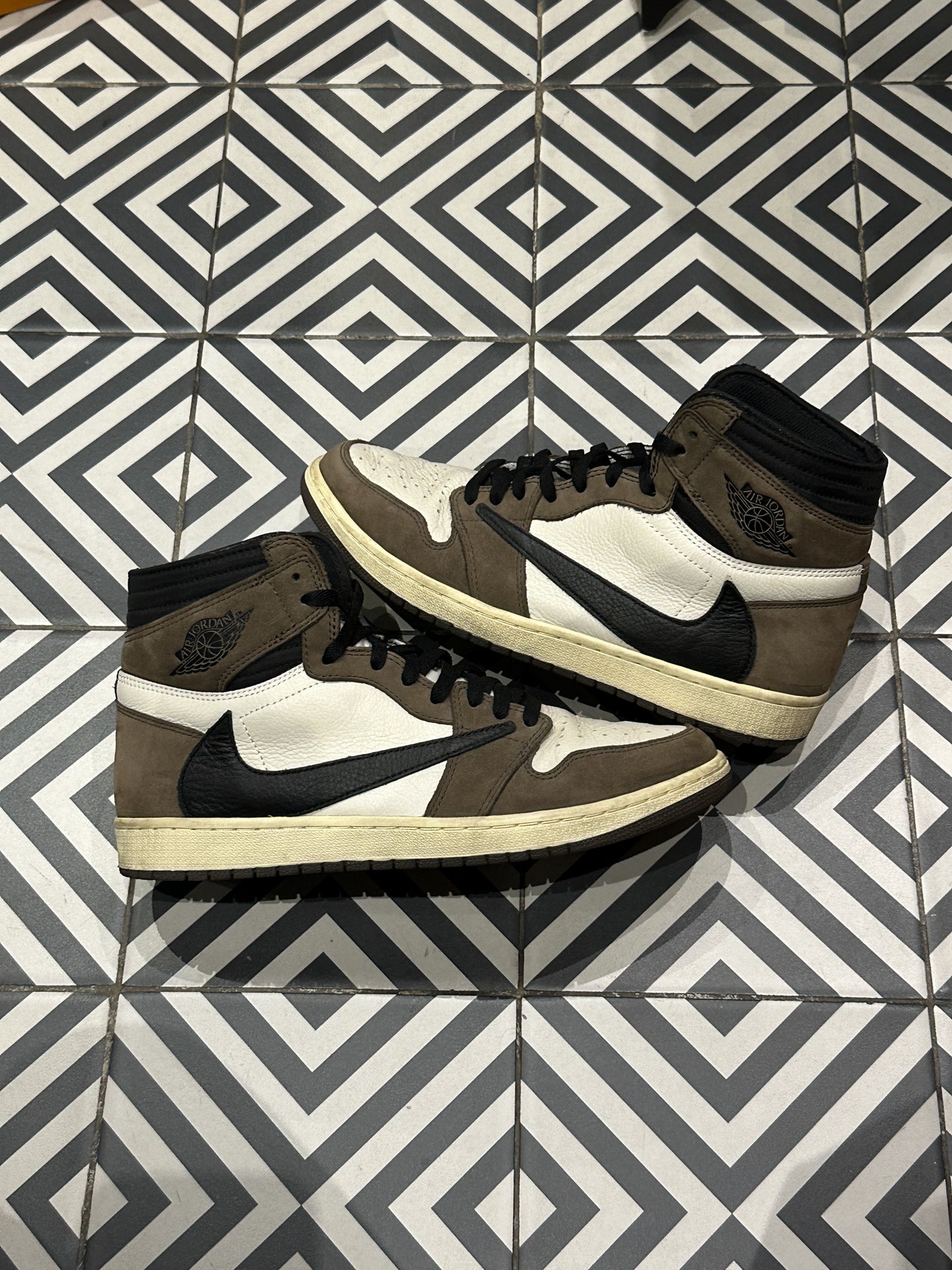 Jordan 1 high Travis Scott Mocha (Taille 45)