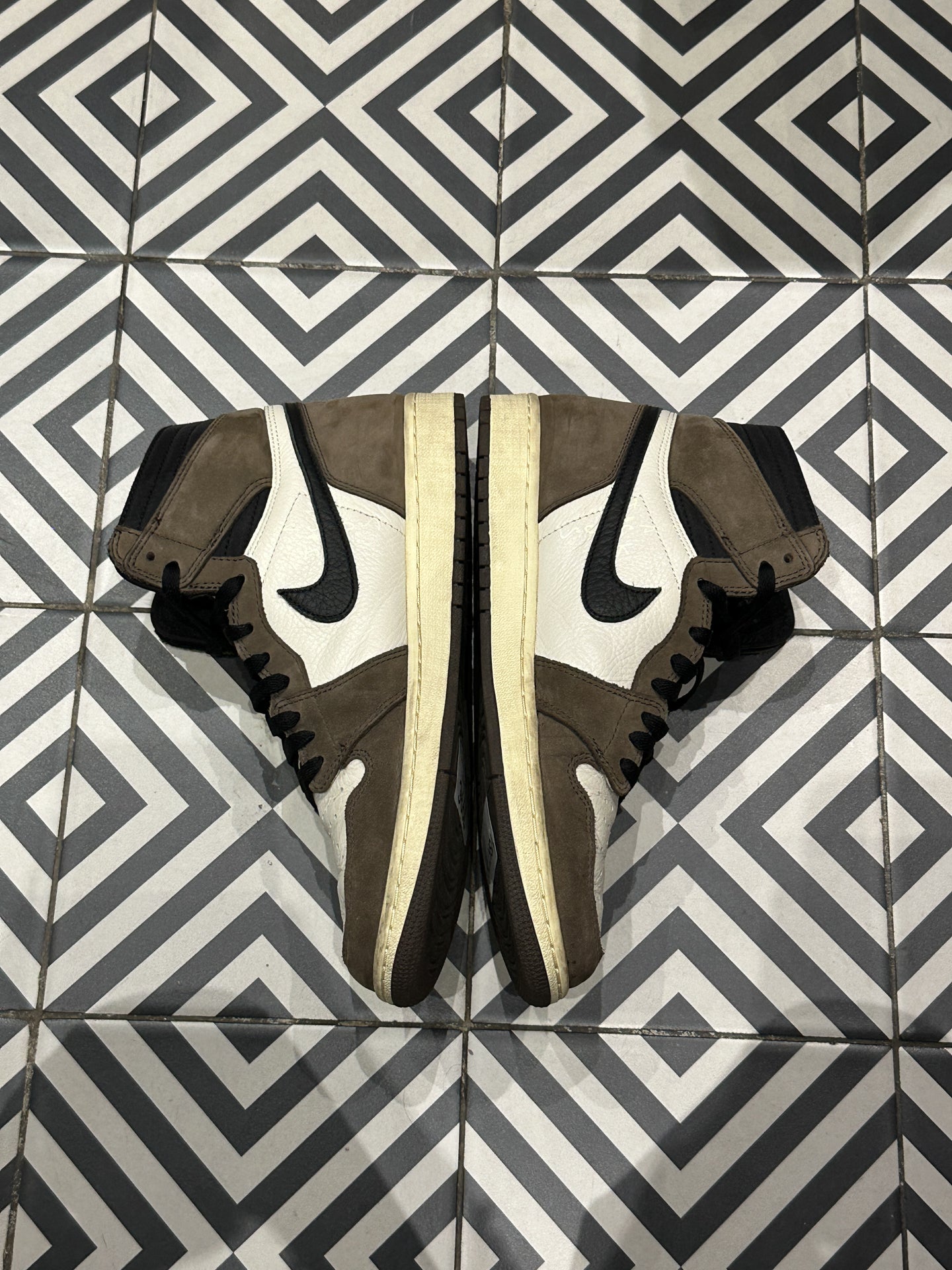 Jordan 1 high Travis Scott Mocha (Taille 45)