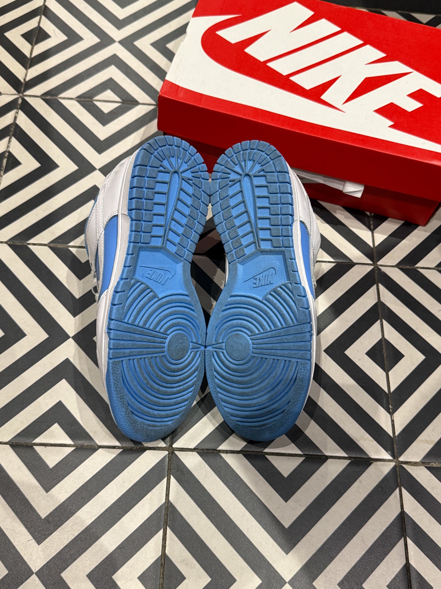 Dunk Low Reverse UNC (Taille 37,5)