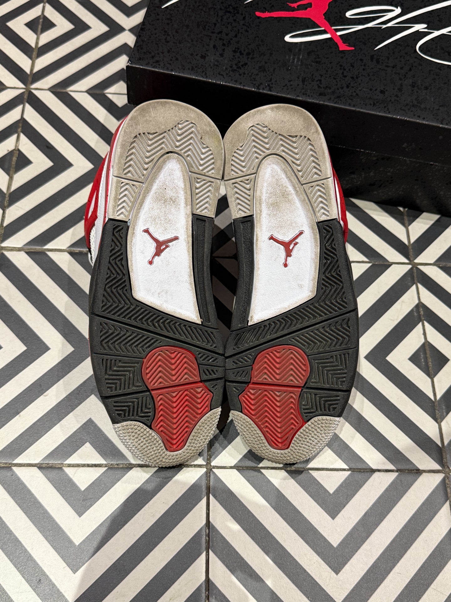 Jordan 4 Red Cement (Taille 40,5)