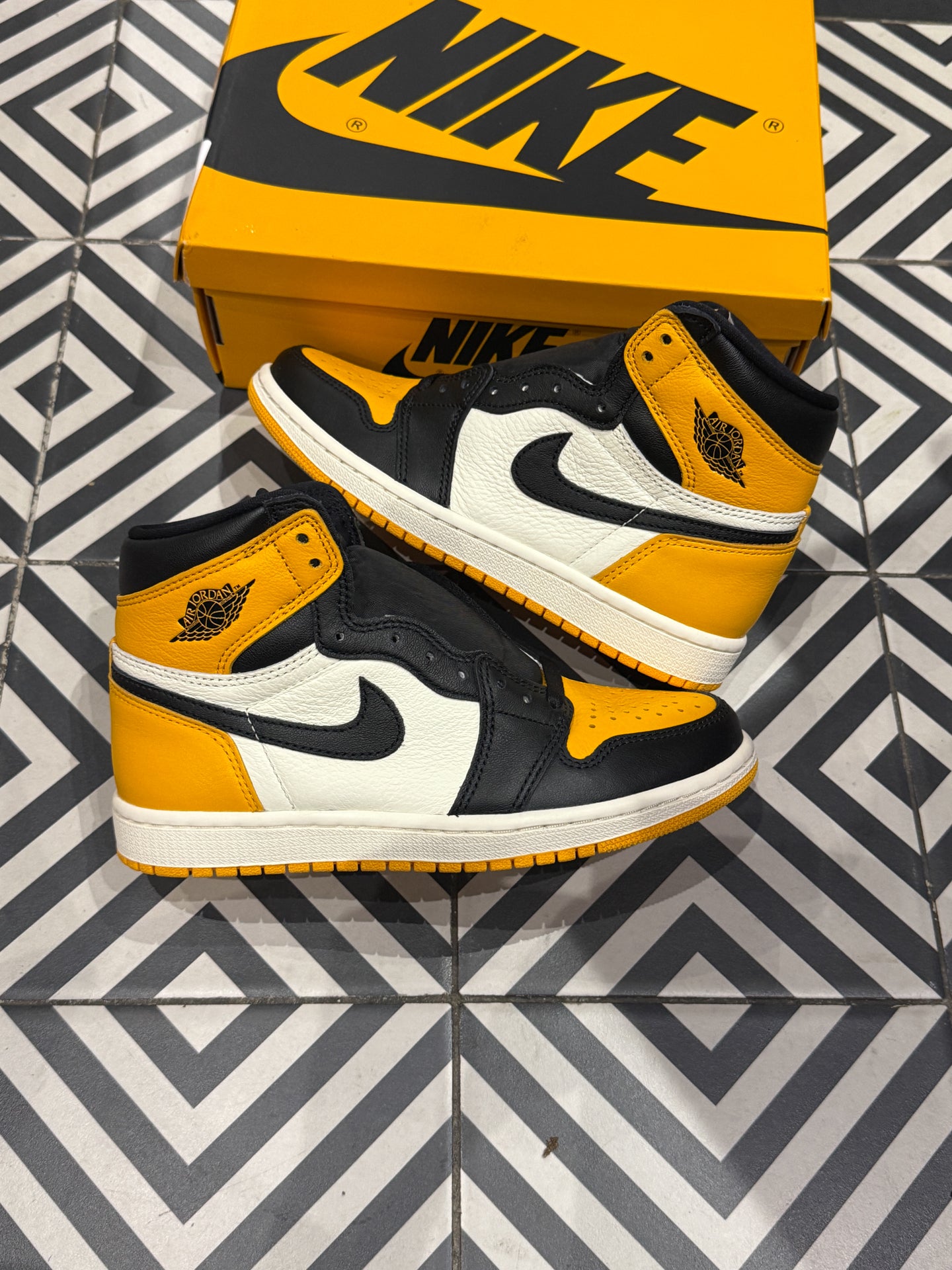 Jordan 1 Taxi (Taille 37,5)
