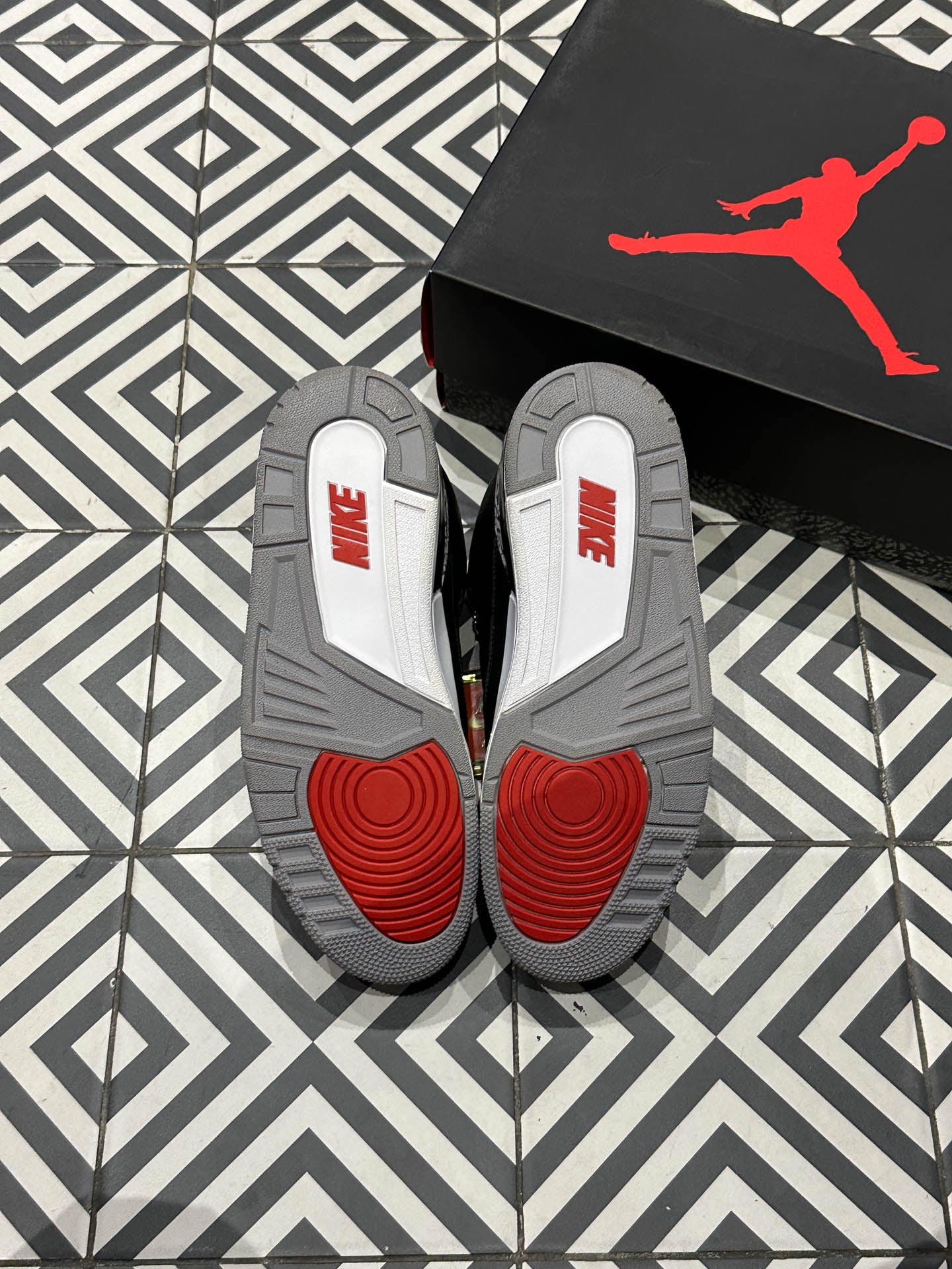 Jordan 3 Black Cement (Taille 44,5)