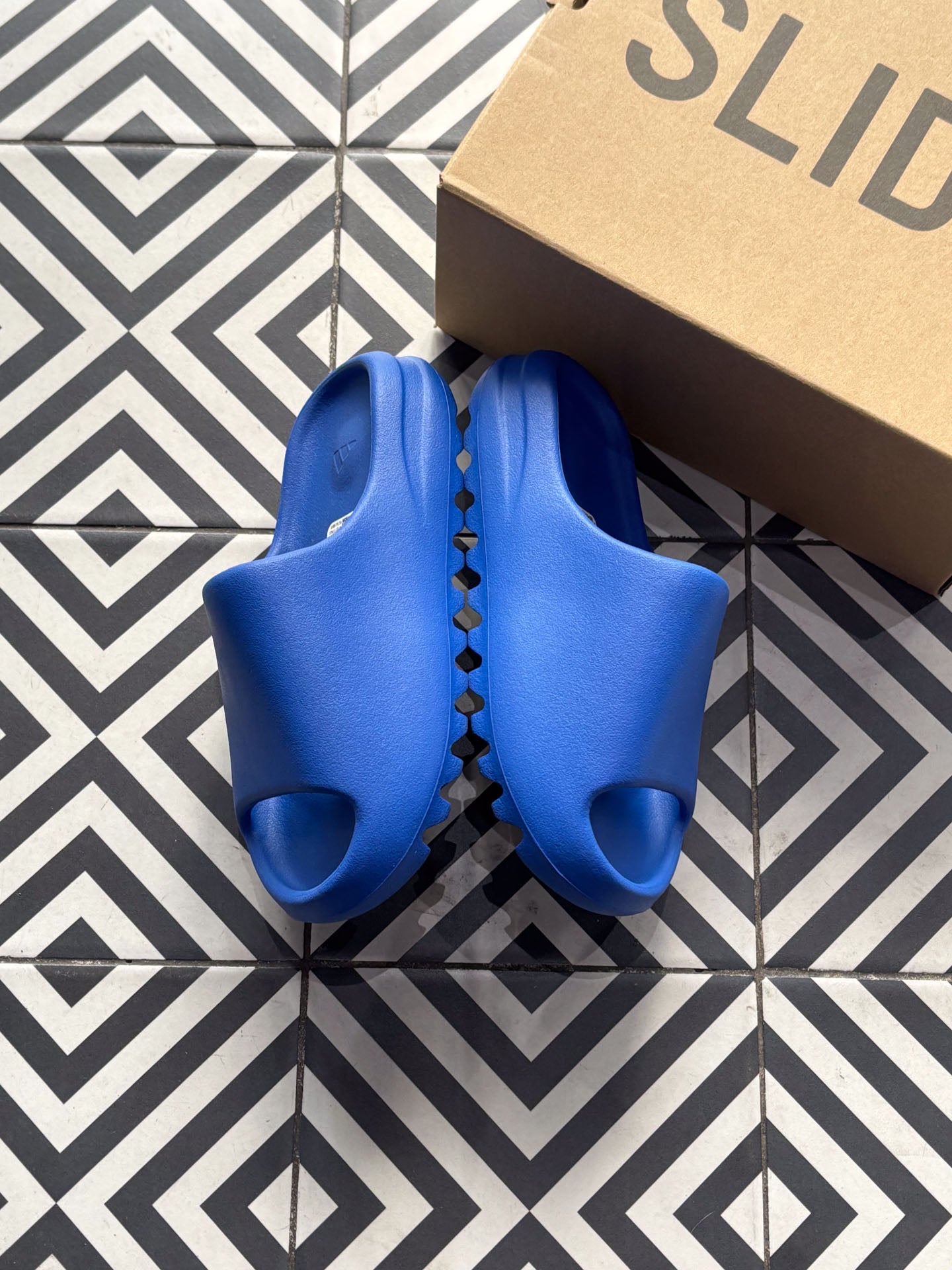 Yeezy Slide Azure (Taille 39)