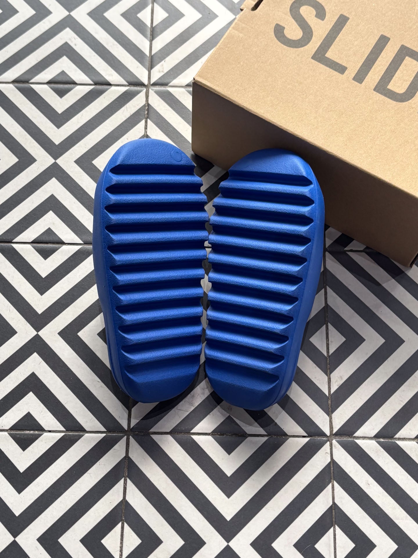 Yeezy Slide Azure (Taille 39)