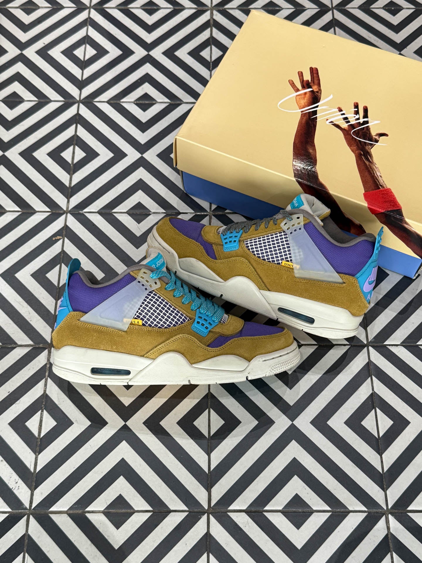 Jordan 4 Union Desert Moss (Taille 42,5)
