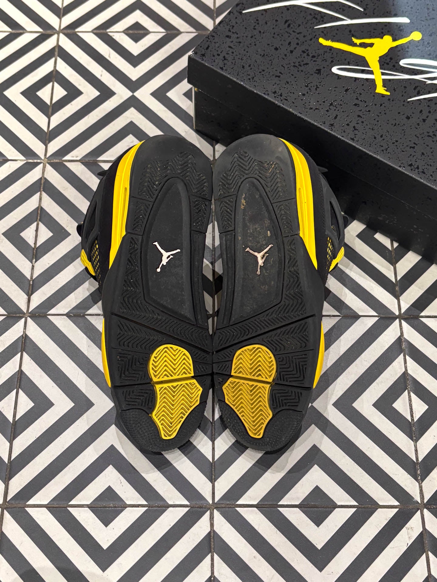 Jordan 4 Thunder (Taille 44,5)