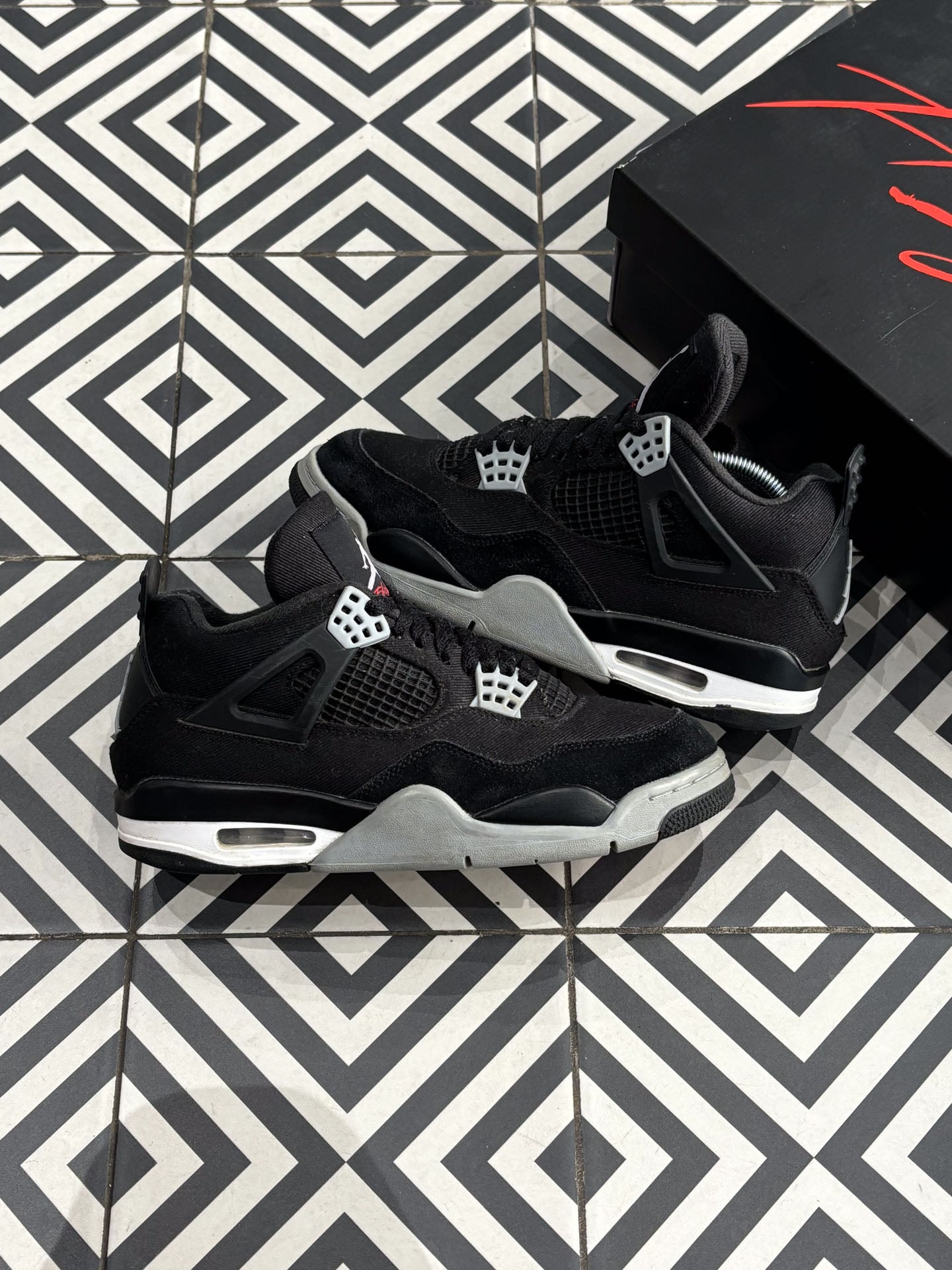 Jordan 4 Black Canvas (Taille 40)