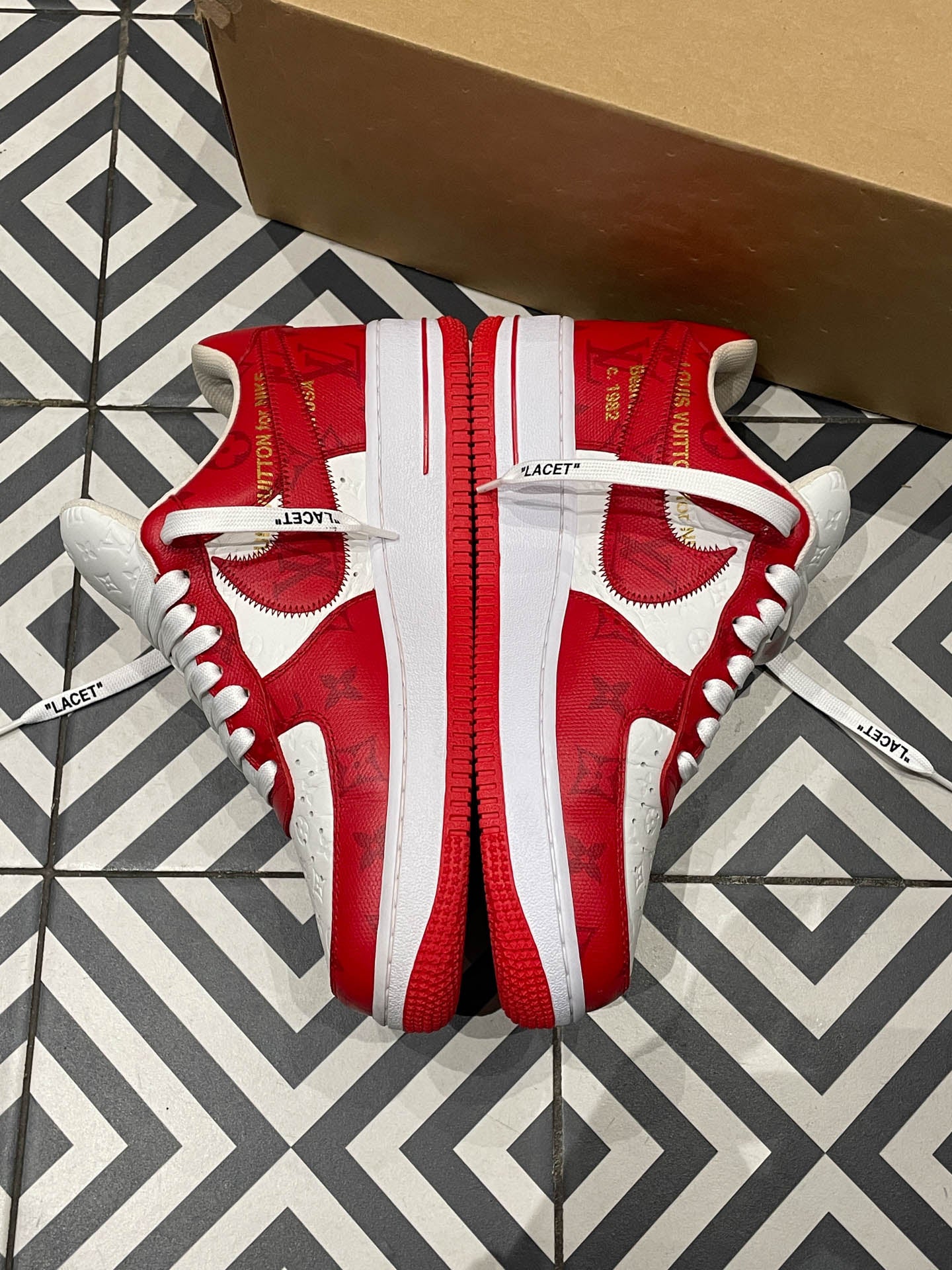 Air Force 1 Louis Vuitton Red (Taille 40,5)