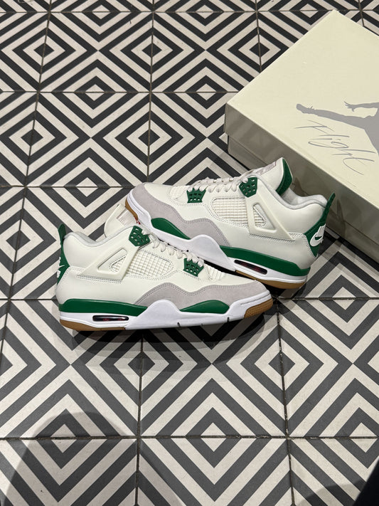 Jordan 4 SB Pine Green (Taille 38,5/40/43/44)