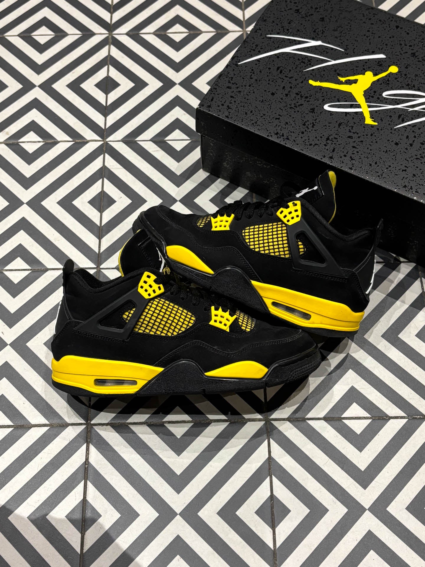 Jordan 4 Thunder (Taille 43)