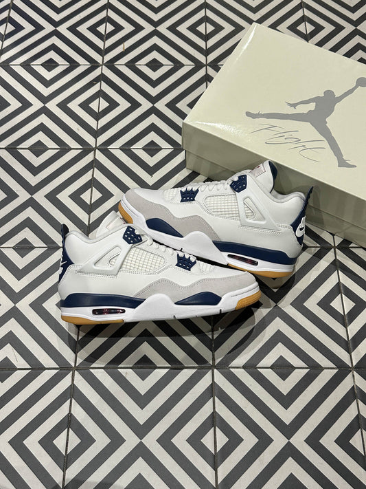 Jordan 4 SB Navy (Taille 42,5)