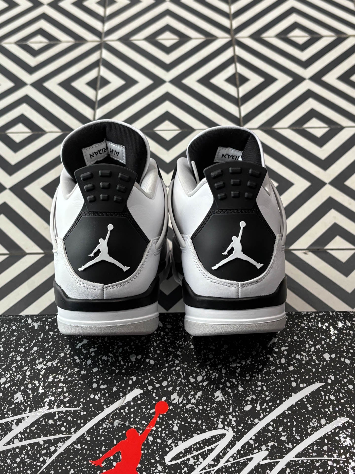 Jordan 4 Military Black (Taille 41/44)