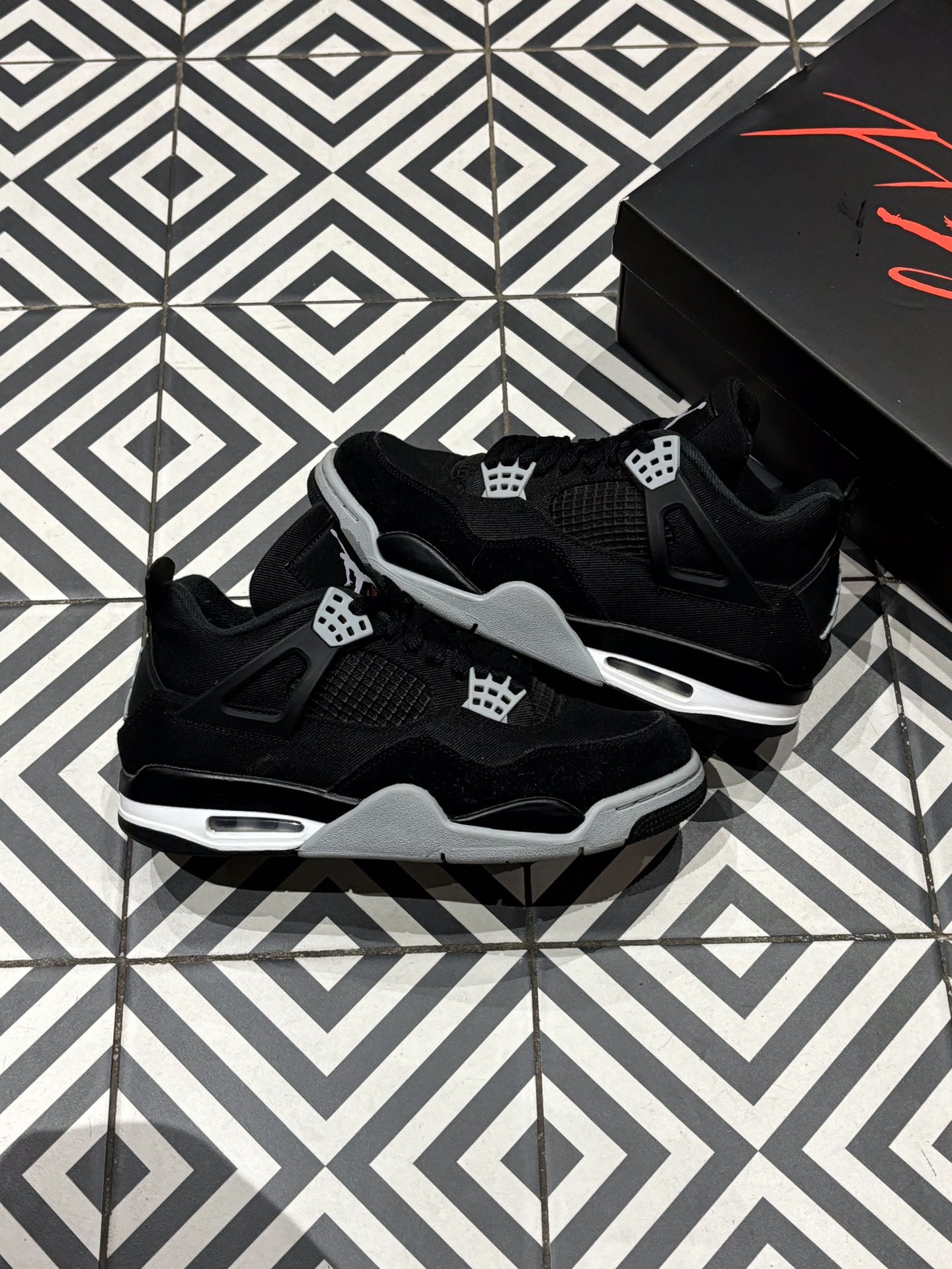 Jordan 4 Black Canvas (Taille 42)